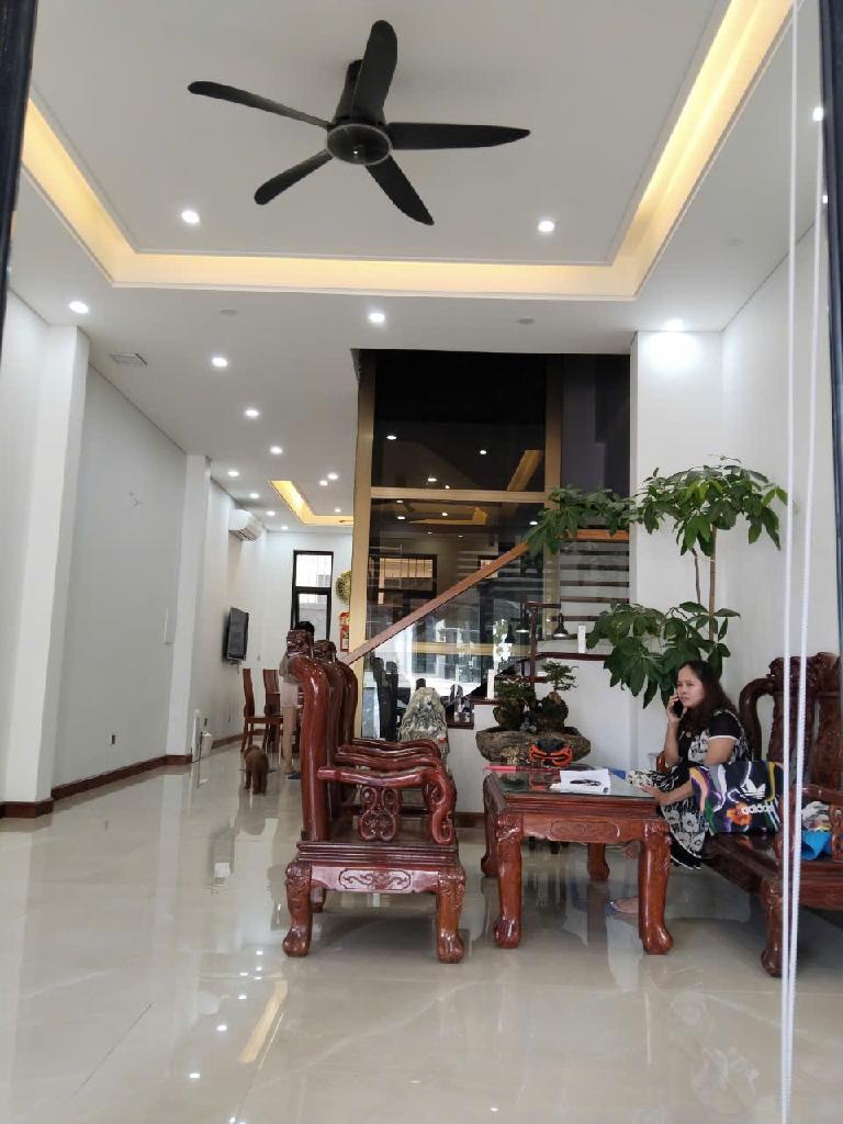 Bán nhà Ngõ 4 ô tô trở lên - diện tích 94m2 5 tầng - Lô góc 2 mặt thoáng - giá 34,5 tỷ