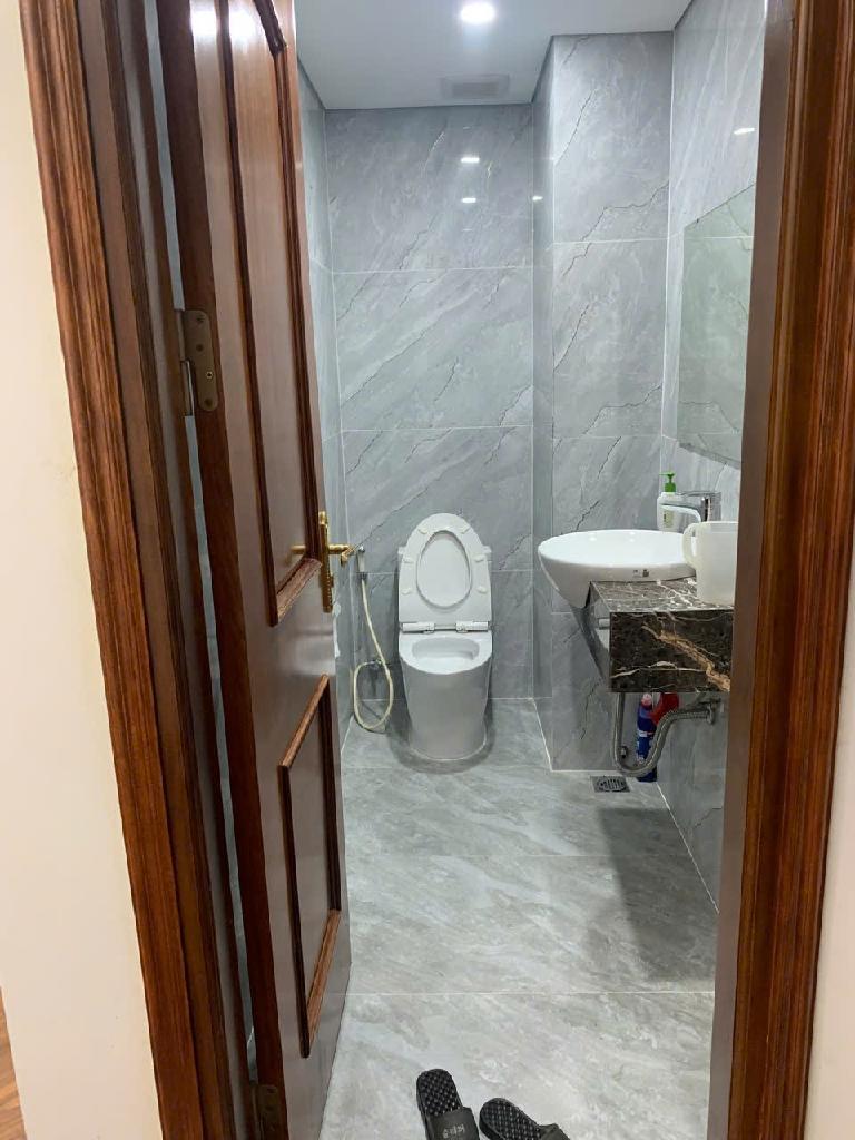 Bán nhà Ngõ 4 ô tô trở lên - diện tích 94m2 5 tầng - Lô góc 2 mặt thoáng - giá 34,5 tỷ