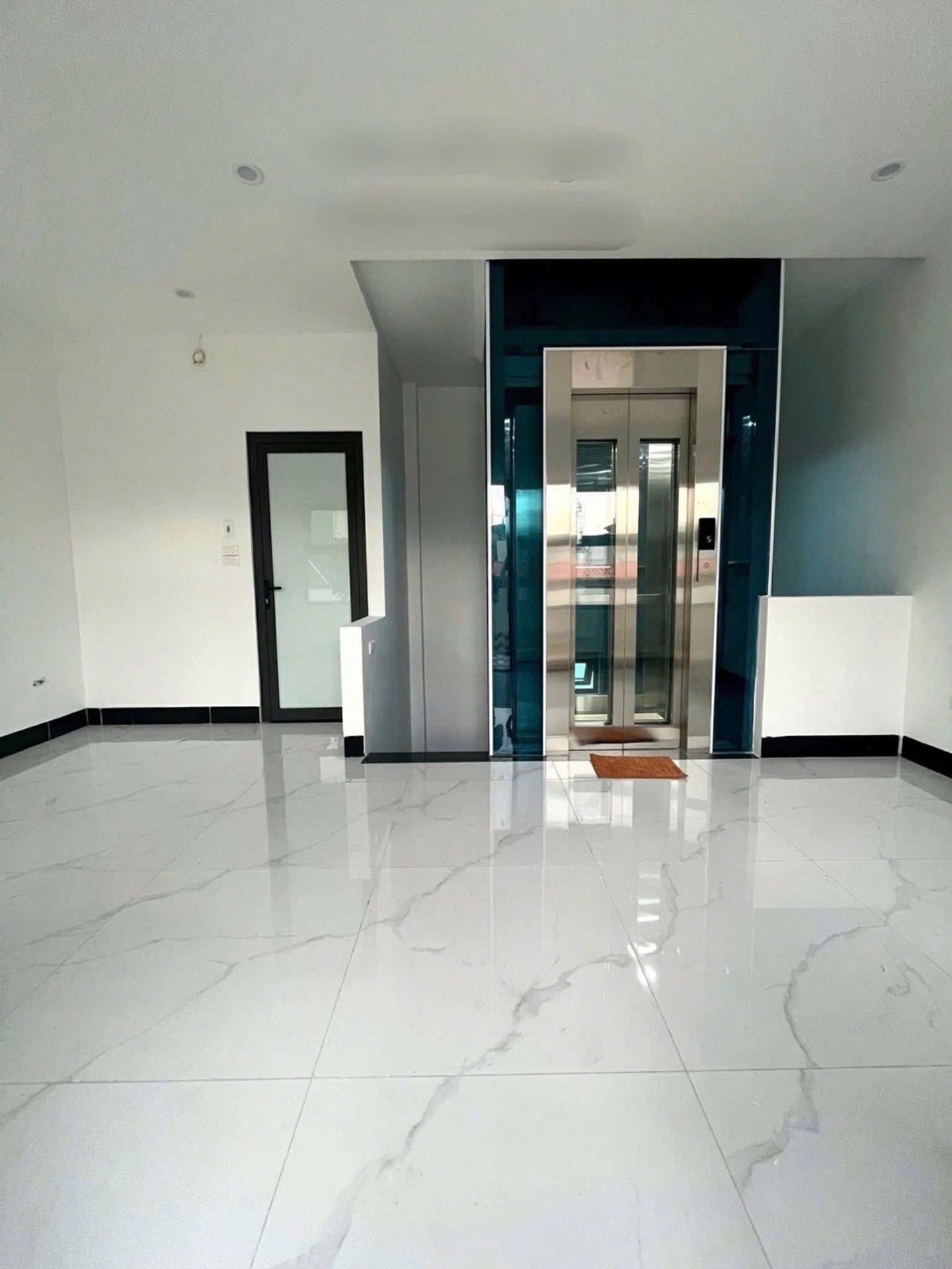 Bán nhà Hai Bà Trưng - diện tích 36m2 5 tầng - Ô TÔ ĐỖ CỬA - giá 13,75 tỷ