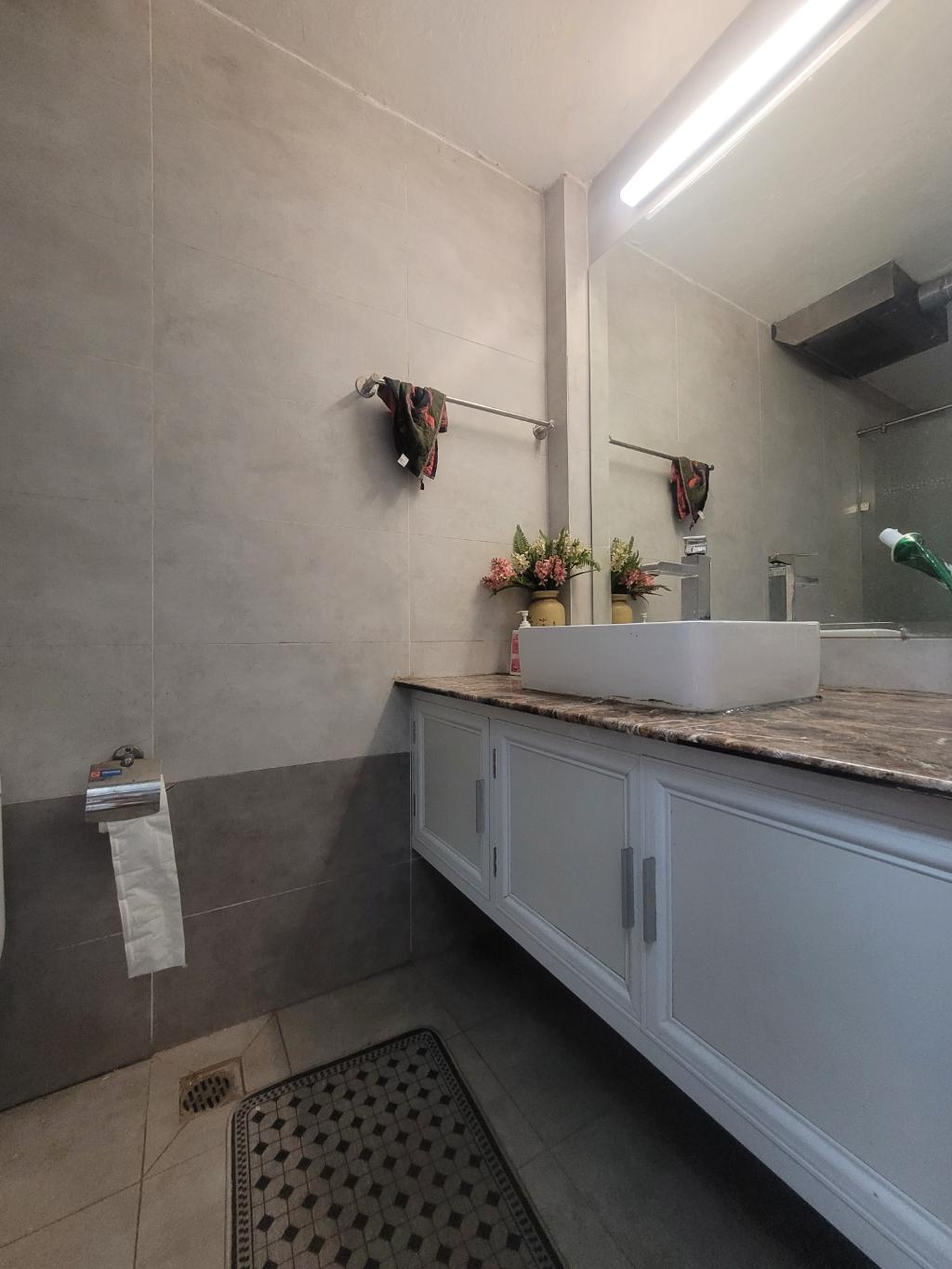 Bán nhà Hồng Hà - diện tích 140m2 3 tầng - Mặt phố kinh doanh sầm uất - giá 42 tỷ