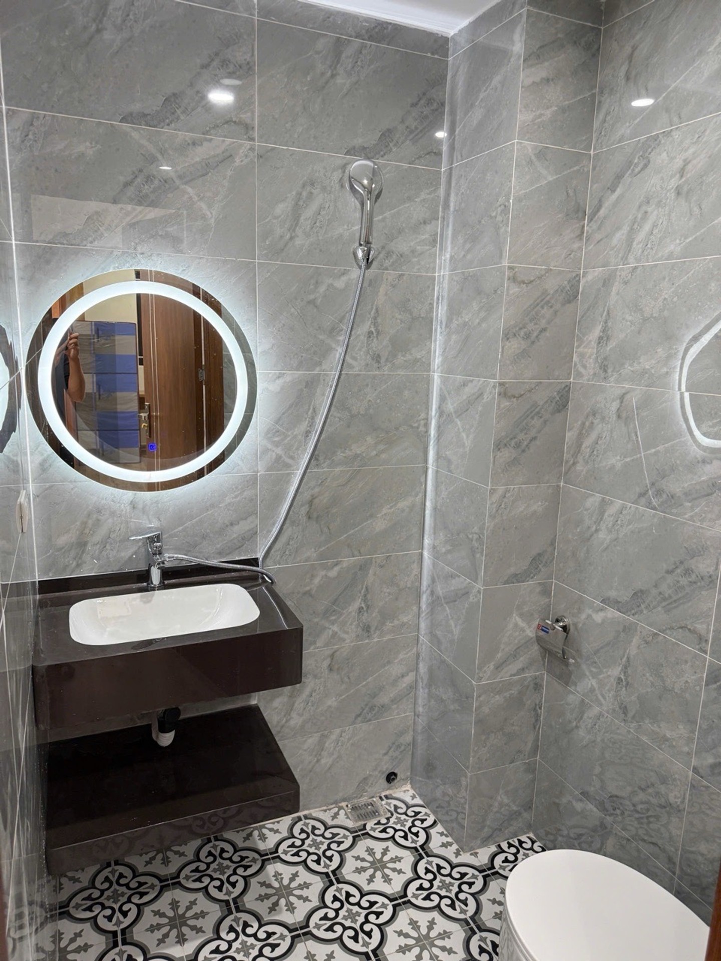 Bán nhà Lĩnh Nam - diện tích 84m2 1 tầng - Mặt phố - giá 5,85 tỷ