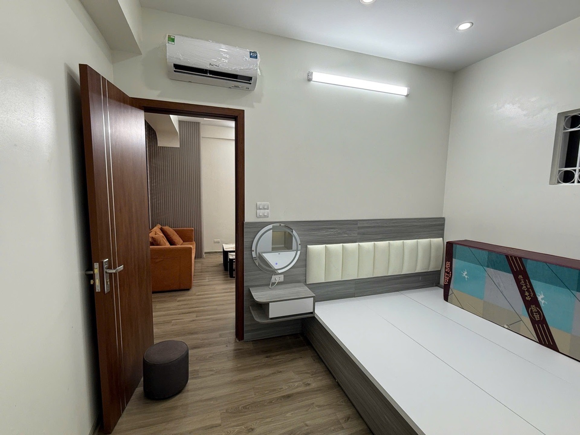 Bán nhà Lĩnh Nam - diện tích 84m2 1 tầng - Mặt phố - giá 5,85 tỷ
