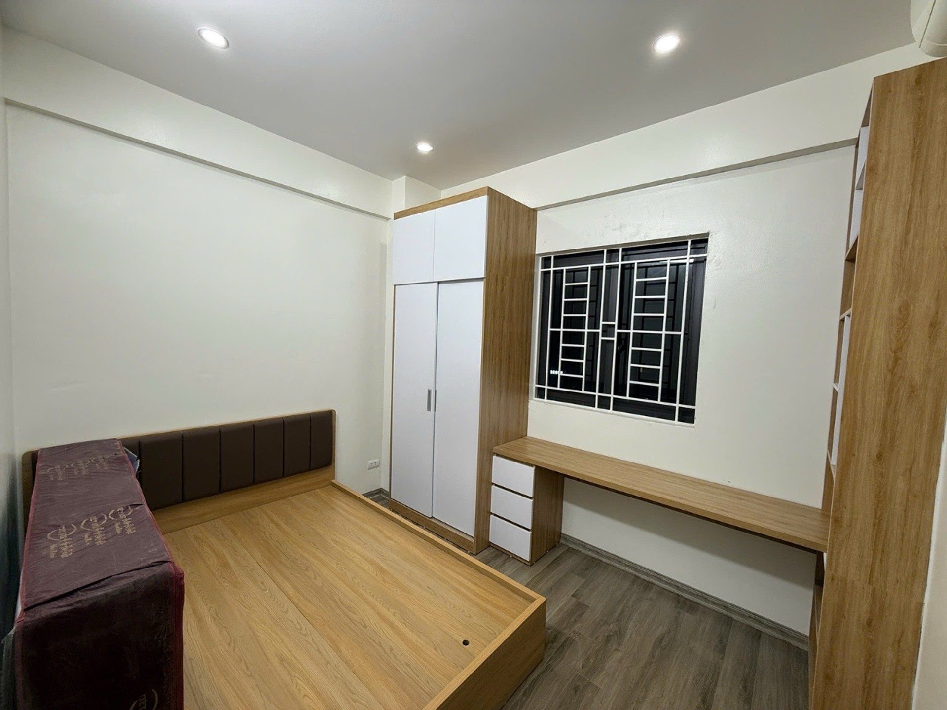 Bán nhà Lĩnh Nam - diện tích 84m2 1 tầng - Mặt phố - giá 5,85 tỷ