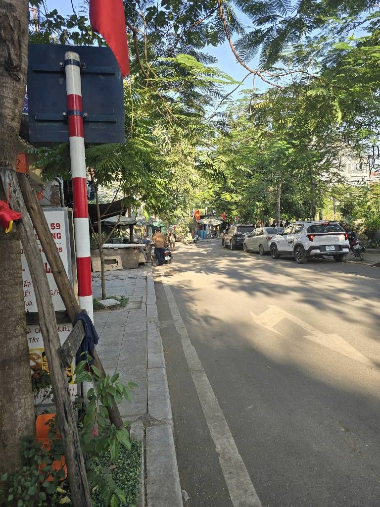 Bán nhà ven hồ Linh Quang - diện tích 151.4m2 1 tầng - ô tô tránh - giá 76,5 tỷ