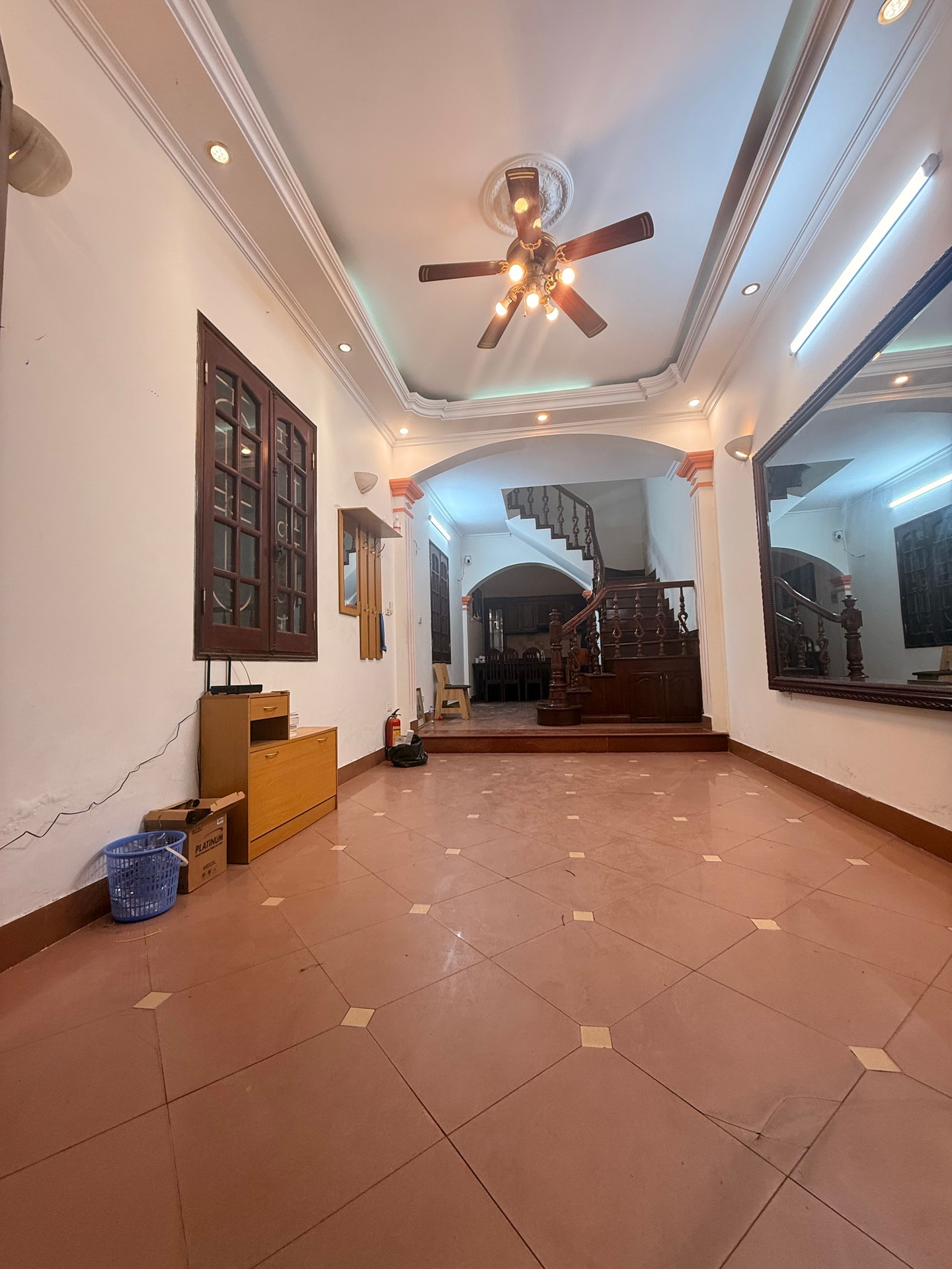 Bán nhà Ngõ Thống Nhất - diện tích 43m2 4 tầng - Ô TÔ ĐỖ CỬA - giá 13,8 tỷ