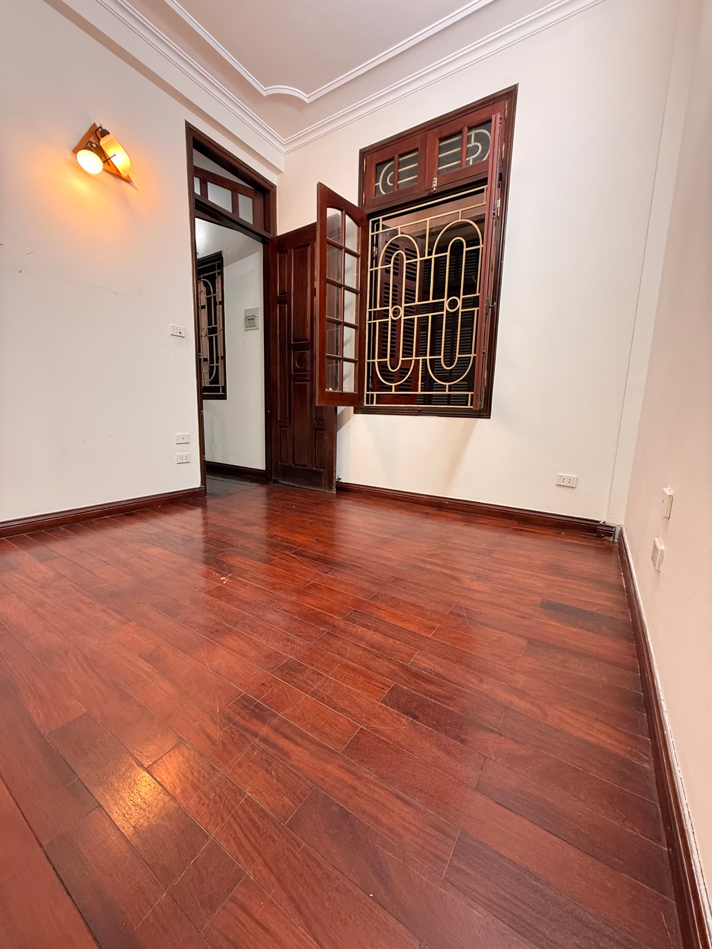 Bán nhà Ngõ Thống Nhất - diện tích 43m2 4 tầng - Ô TÔ ĐỖ CỬA - giá 13,8 tỷ
