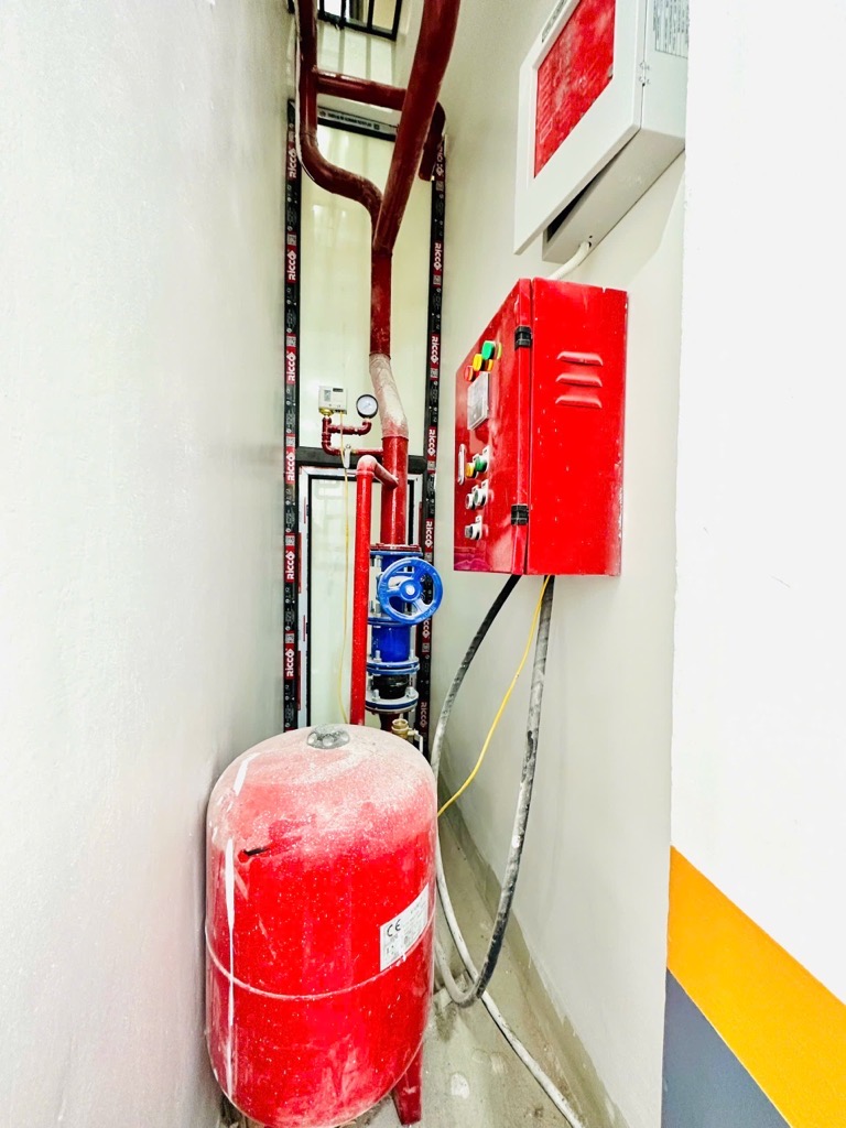 Bán nhà Phố 8/3 - diện tích 93m2 6 tầng - ô tô đỗ cửa - giá 26,9 tỷ