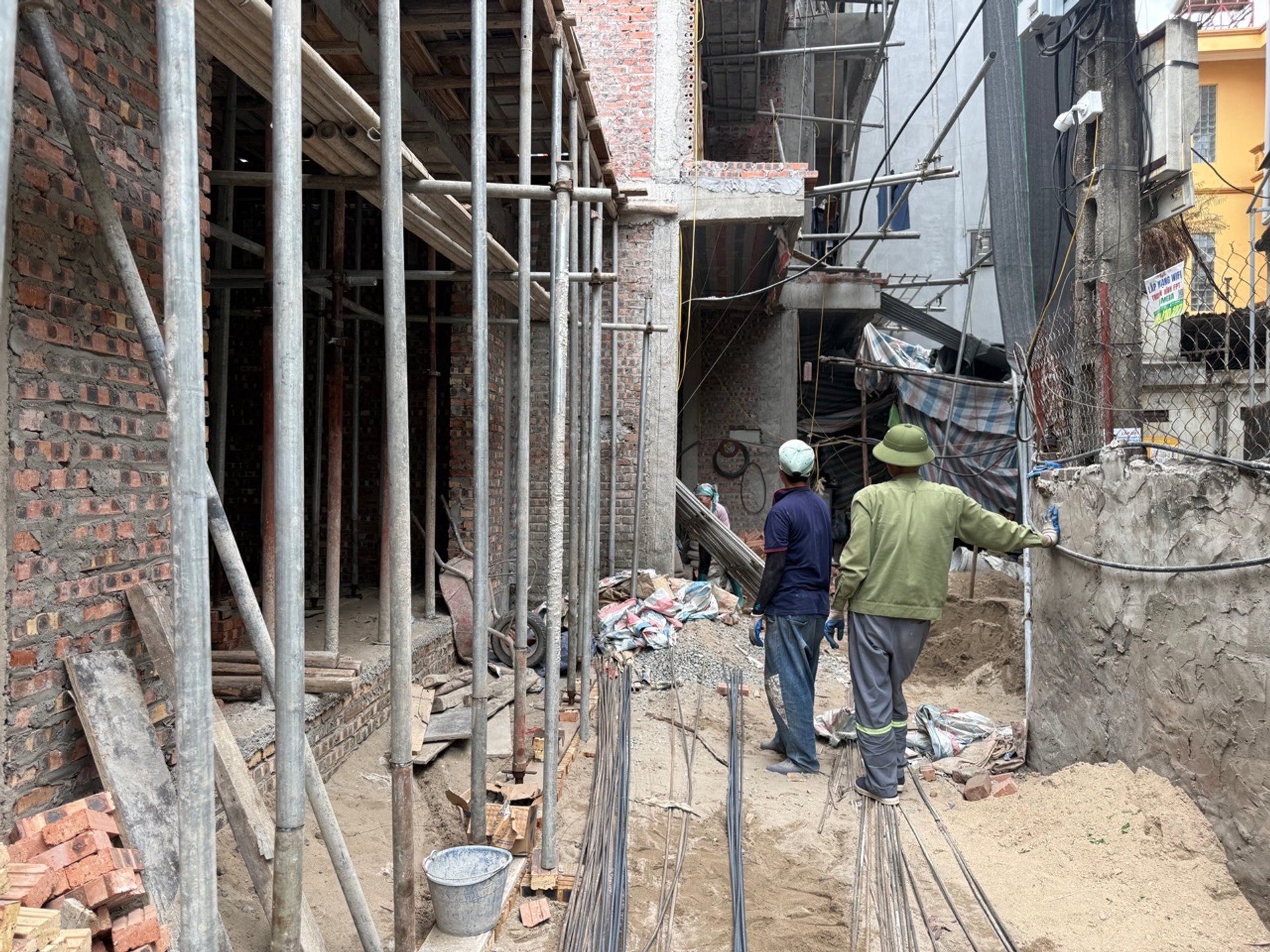 Bán nhà Đông Thiên - diện tích 52m2 6 tầng - Nhà đẹp ở ngay - giá 13,5 tỷ