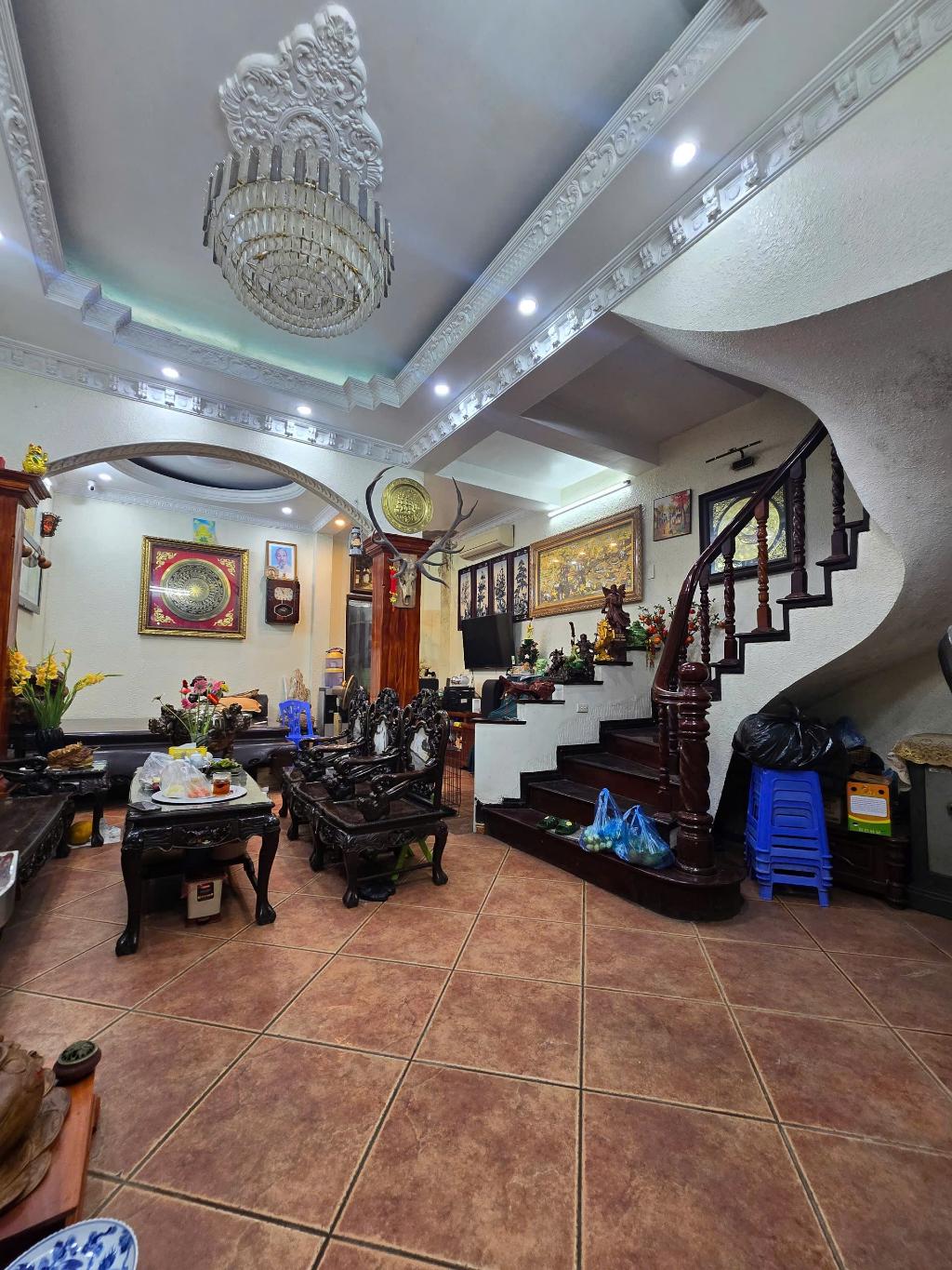 Bán nhà Đại La - diện tích 81m2 4 tầng - Mặt tiền rộng miên man - giá 17,8 tỷ