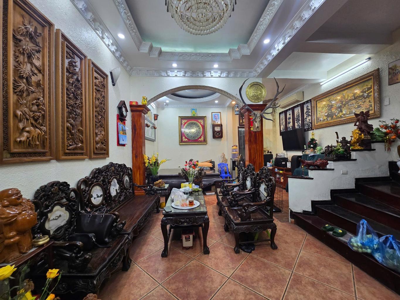 Bán nhà Đại La - diện tích 81m2 4 tầng - Mặt tiền rộng miên man - giá 17,8 tỷ