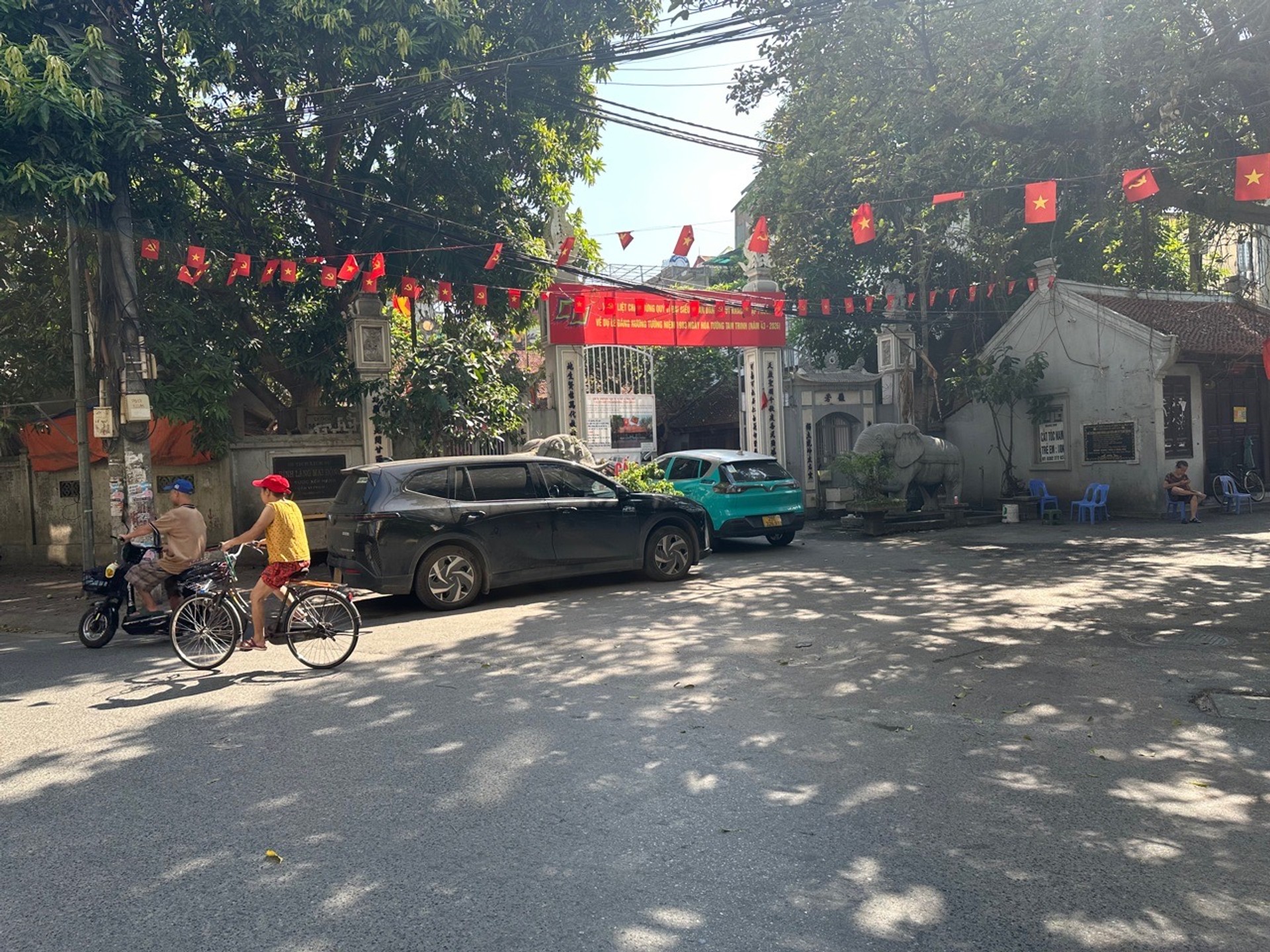 Bán nhà Hoàng Mai - diện tích 69m2 2 tầng - LÔ GÓC - Ở - MẶT TIỀN LỚN - giá 18 tỷ