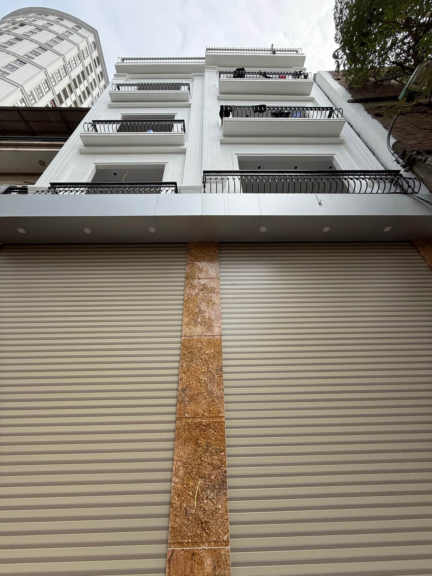 Bán nhà Lĩnh Nam - diện tích 74m2 6 tầng - Ô tô vào nhà - giá 25 tỷ