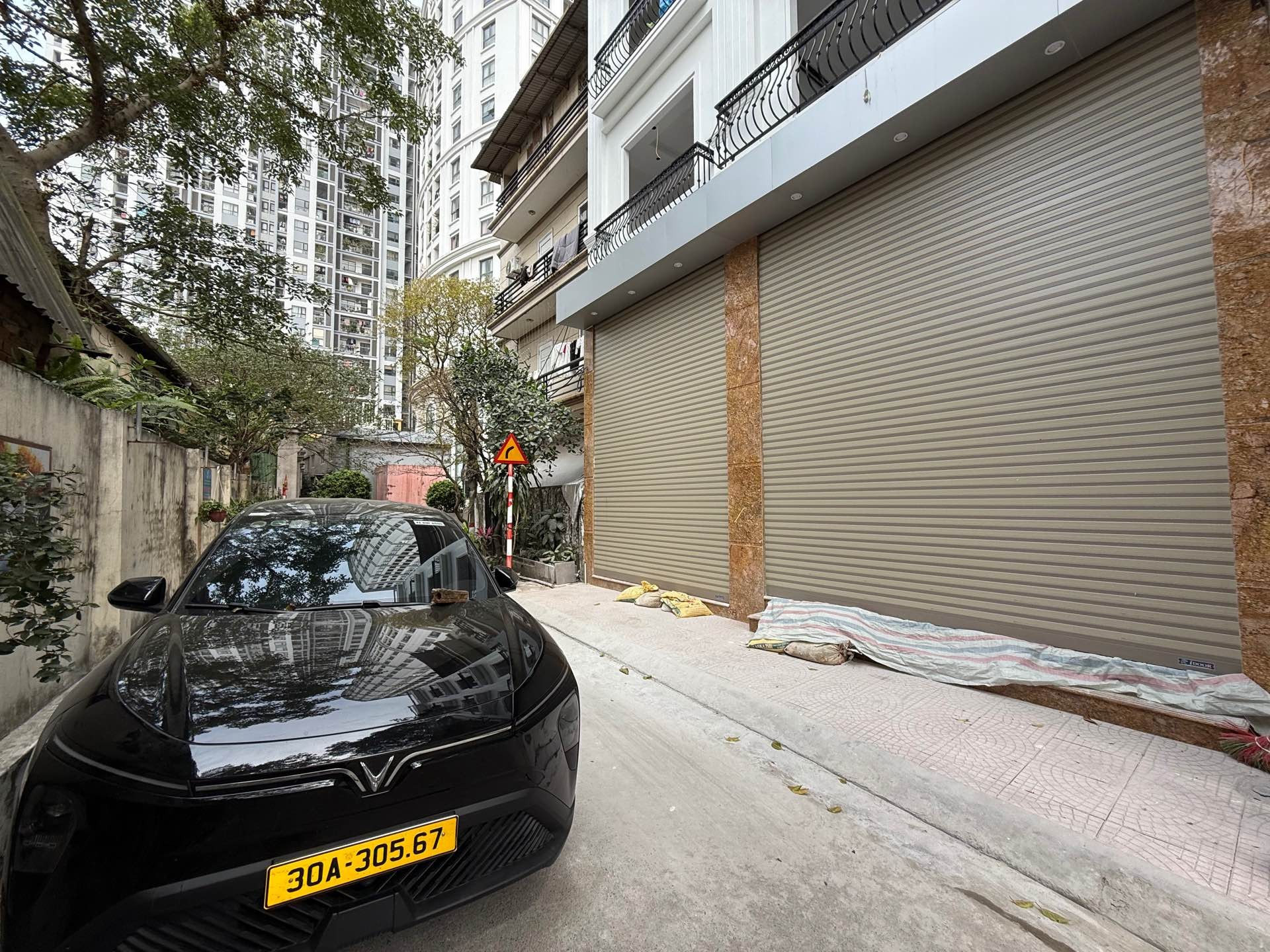 Bán nhà Lĩnh Nam - diện tích 74m2 6 tầng - Ô tô vào nhà - giá 25 tỷ