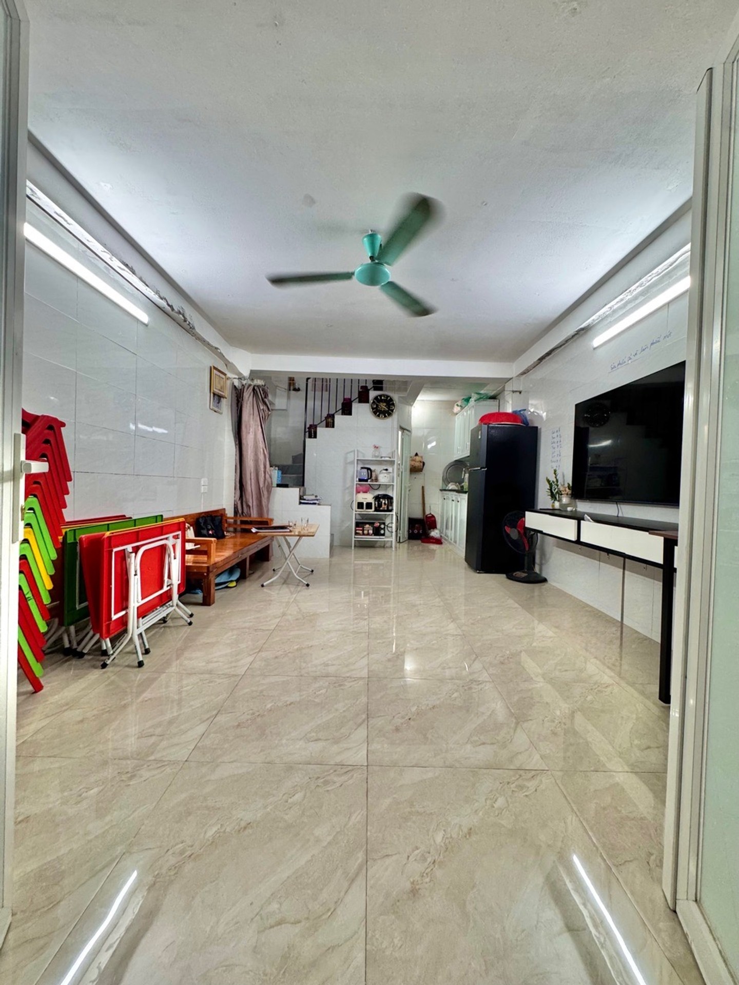 Bán nhà Định Công Thượng - diện tích 29m2 3 tầng - Nhà riêng tặng nội thất - giá 1,76 tỷ