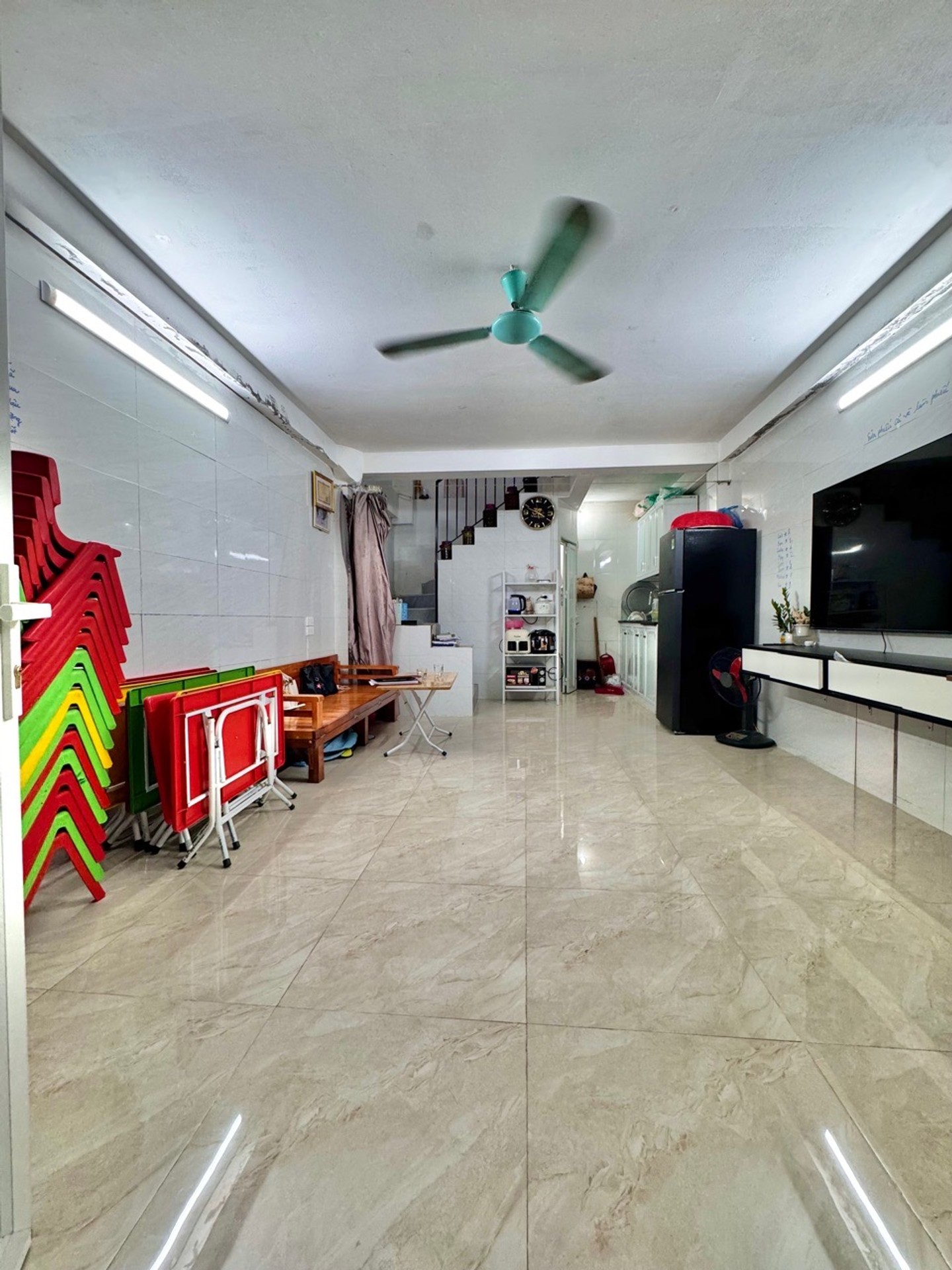 Bán nhà Định Công Thượng - diện tích 29m2 3 tầng - Nhà riêng tặng nội thất - giá 1,76 tỷ