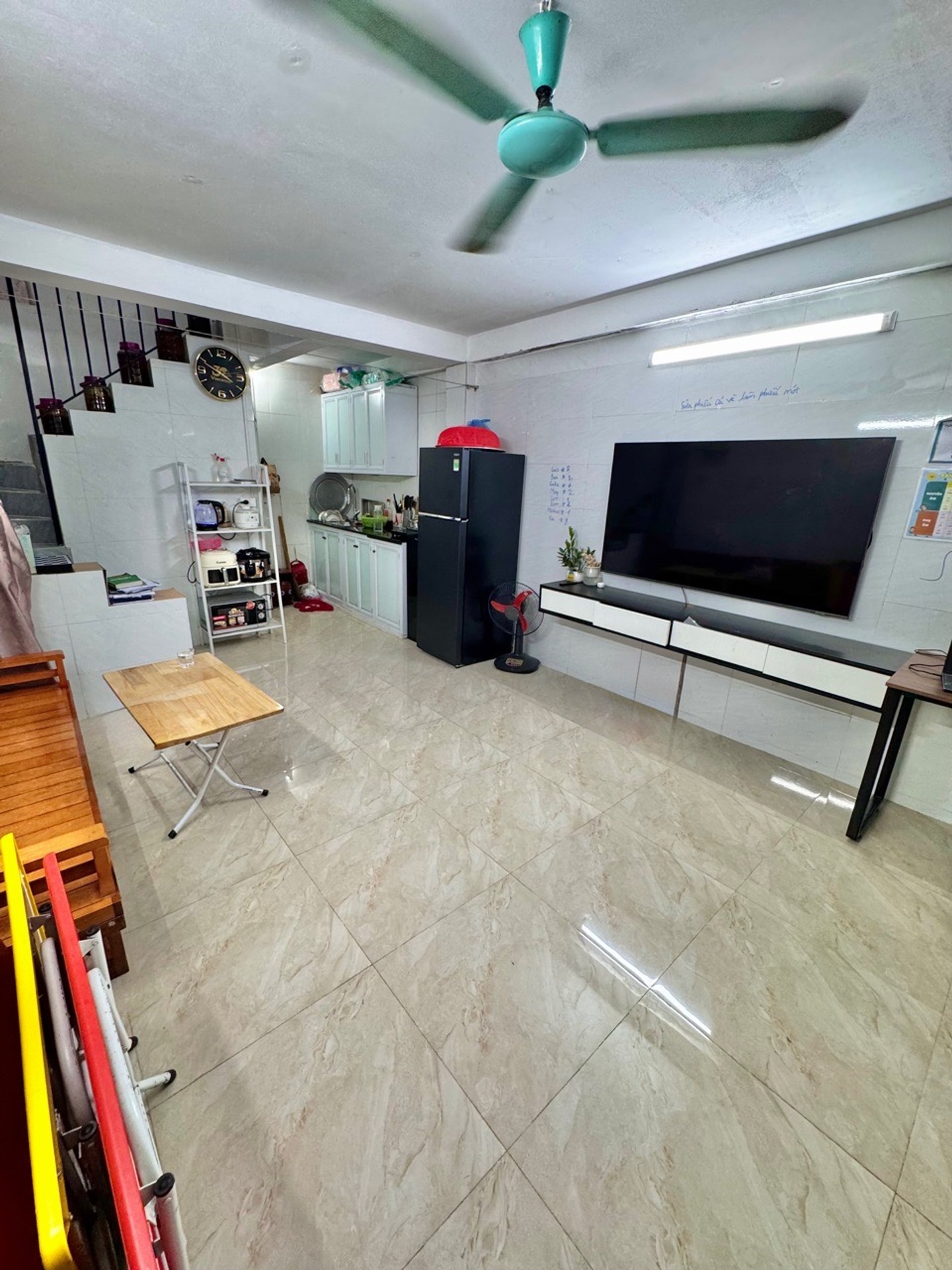 Bán nhà Định Công Thượng - diện tích 29m2 3 tầng - Nhà riêng tặng nội thất - giá 1,76 tỷ