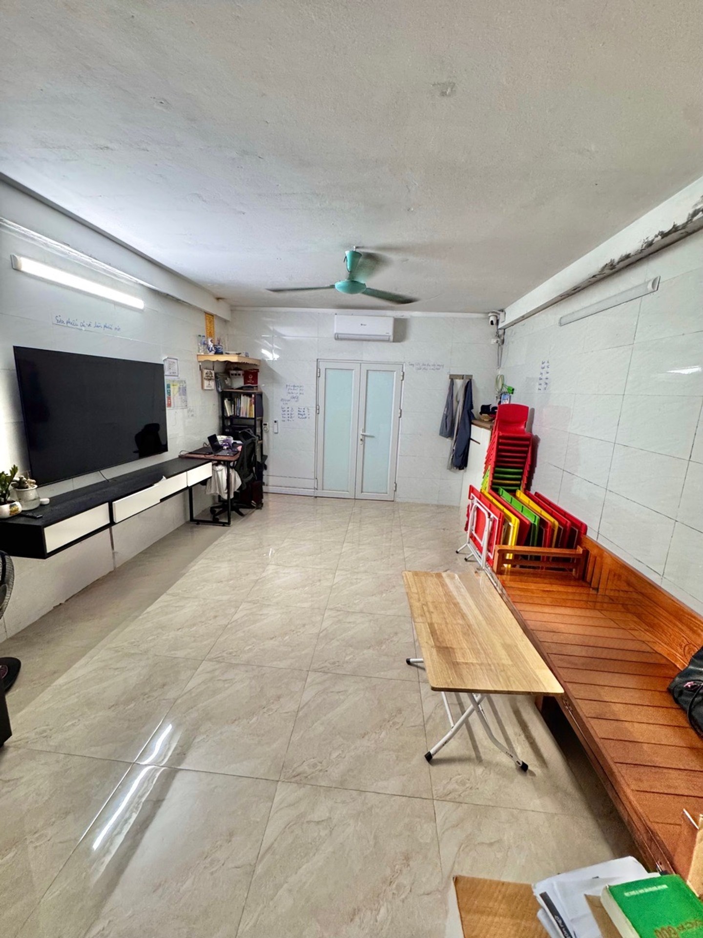 Bán nhà Định Công Thượng - diện tích 29m2 3 tầng - Nhà riêng tặng nội thất - giá 1,76 tỷ