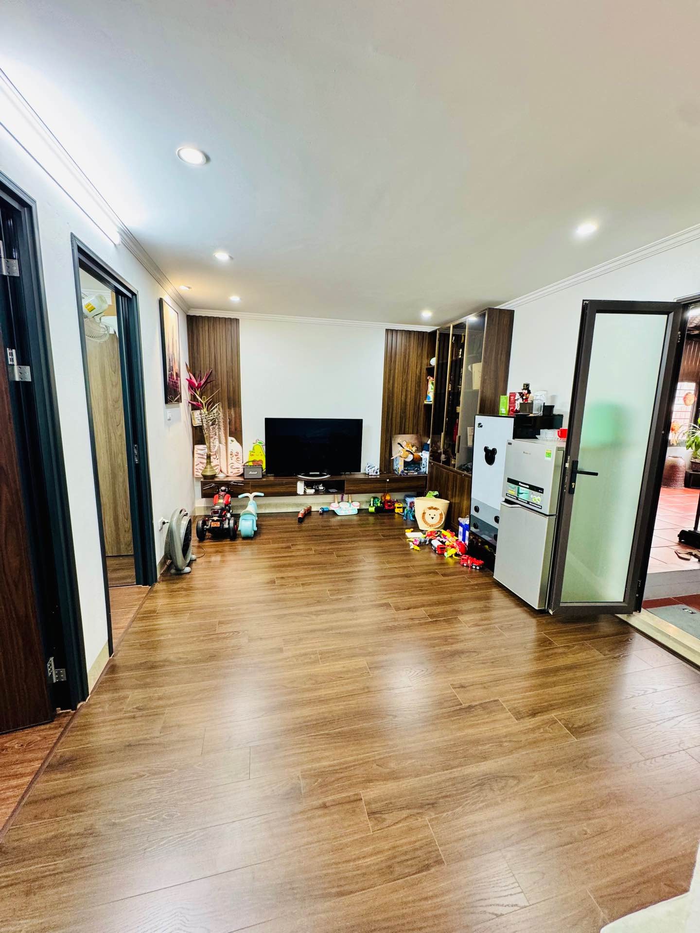 Bán nhà Nguyễn An Ninh - diện tích 180m2 2 tầng - ô tô vào trong nhà - giá 6,7 tỷ