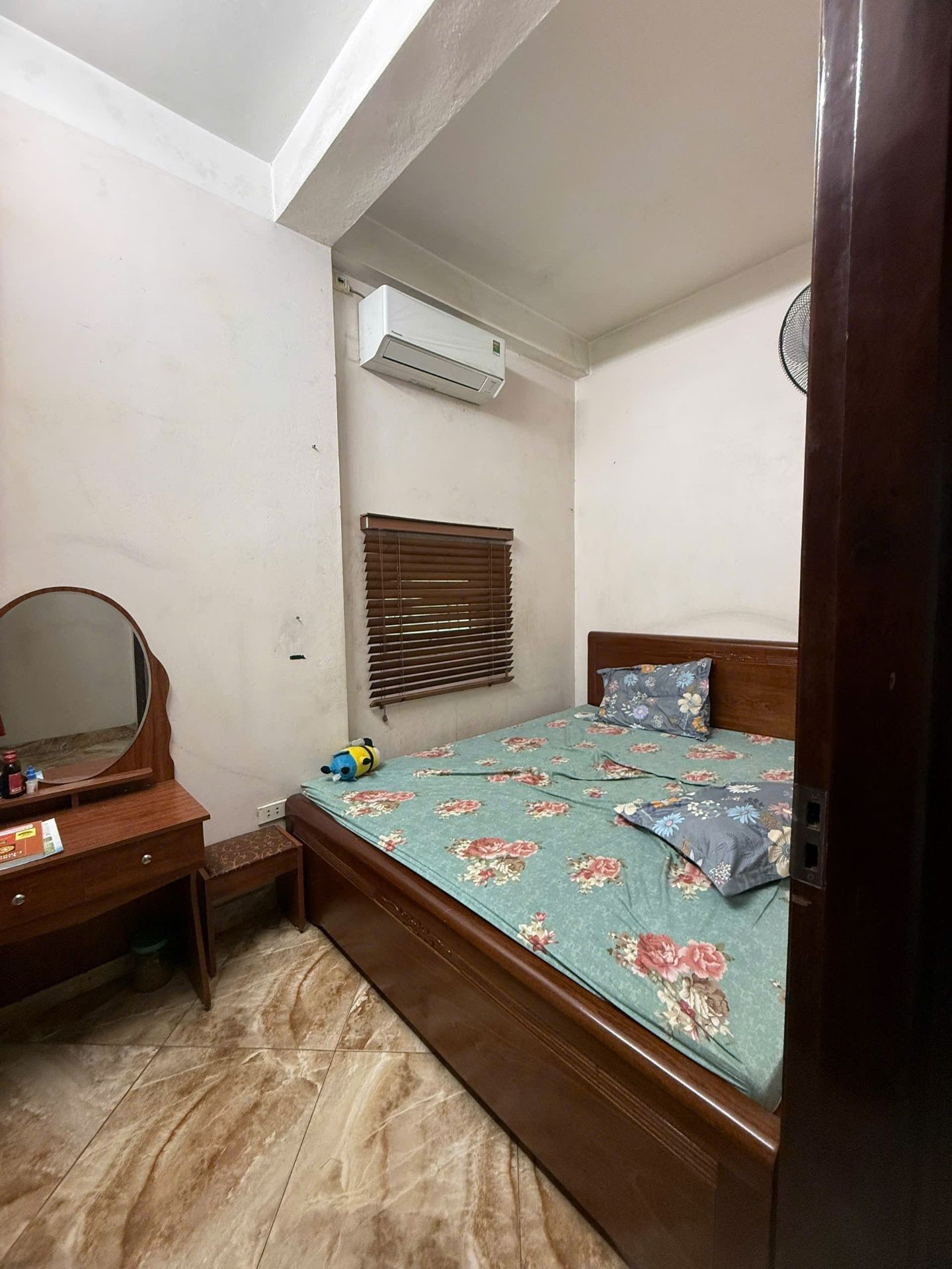 Bán nhà Lĩnh Nam - diện tích 32m2 5 tầng - Nhà 2 mặt thoáng - giá 7,5 tỷ