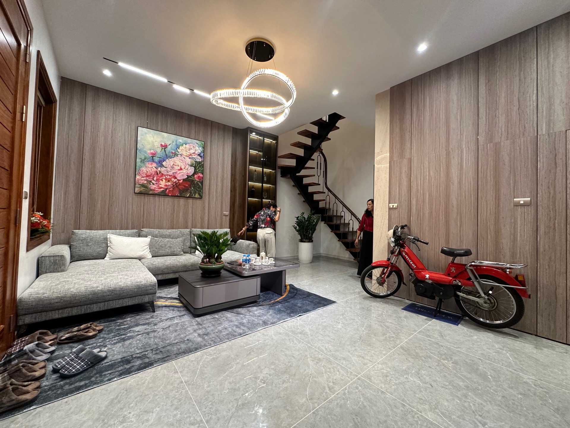 Bán nhà Bạch Mai - diện tích 46m2 6 tầng - Ô TÔ ĐỖ CỬA - giá 13,5 tỷ