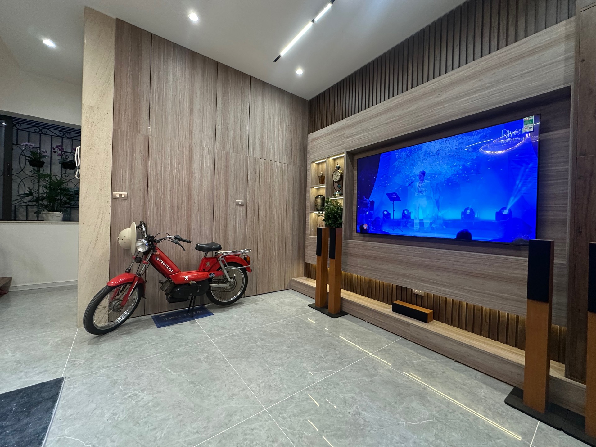 Bán nhà Bạch Mai - diện tích 46m2 6 tầng - Ô TÔ ĐỖ CỬA - giá 13,5 tỷ
