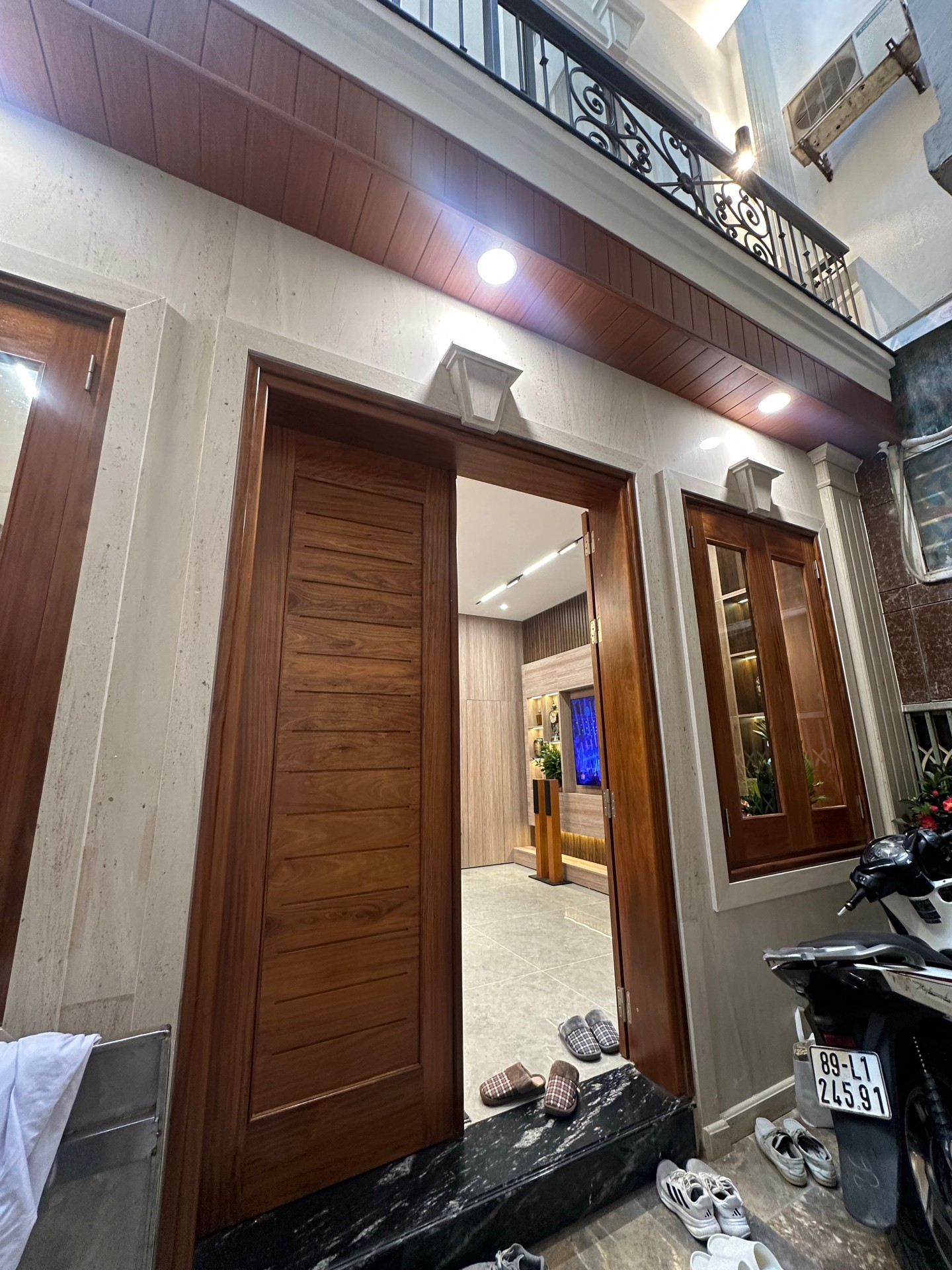 Bán nhà Bạch Mai - diện tích 46m2 6 tầng - Ô TÔ ĐỖ CỬA - giá 13,5 tỷ