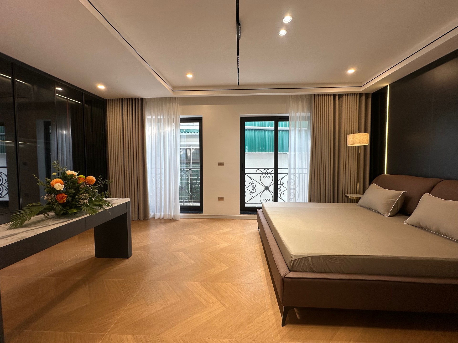 Bán nhà Bạch Mai - diện tích 46m2 6 tầng - Ô TÔ ĐỖ CỬA - giá 13,5 tỷ