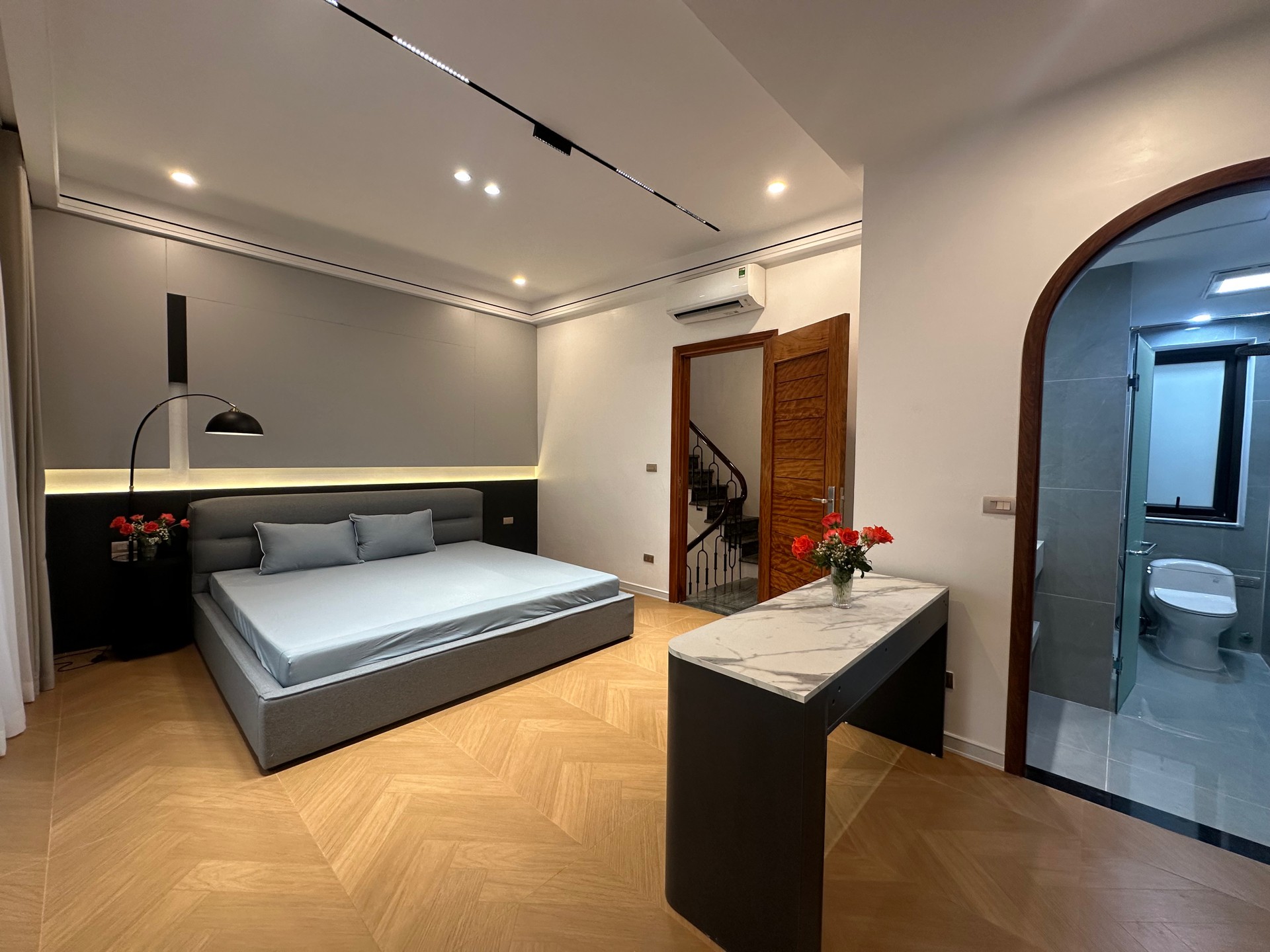 Bán nhà Bạch Mai - diện tích 46m2 6 tầng - Ô TÔ ĐỖ CỬA - giá 13,5 tỷ