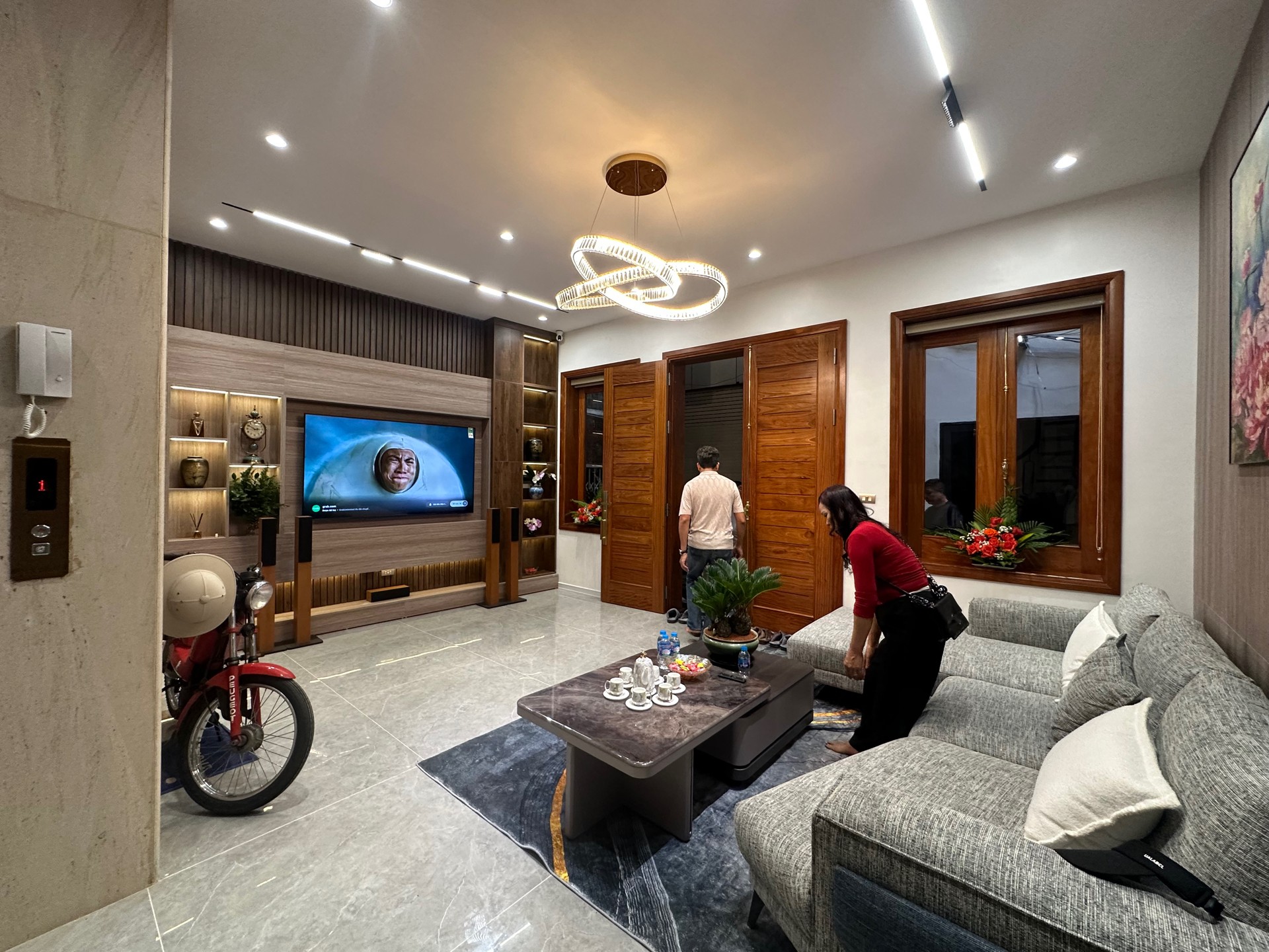 Bán nhà Bạch Mai - diện tích 46m2 6 tầng - Ô TÔ ĐỖ CỬA - giá 13,5 tỷ
