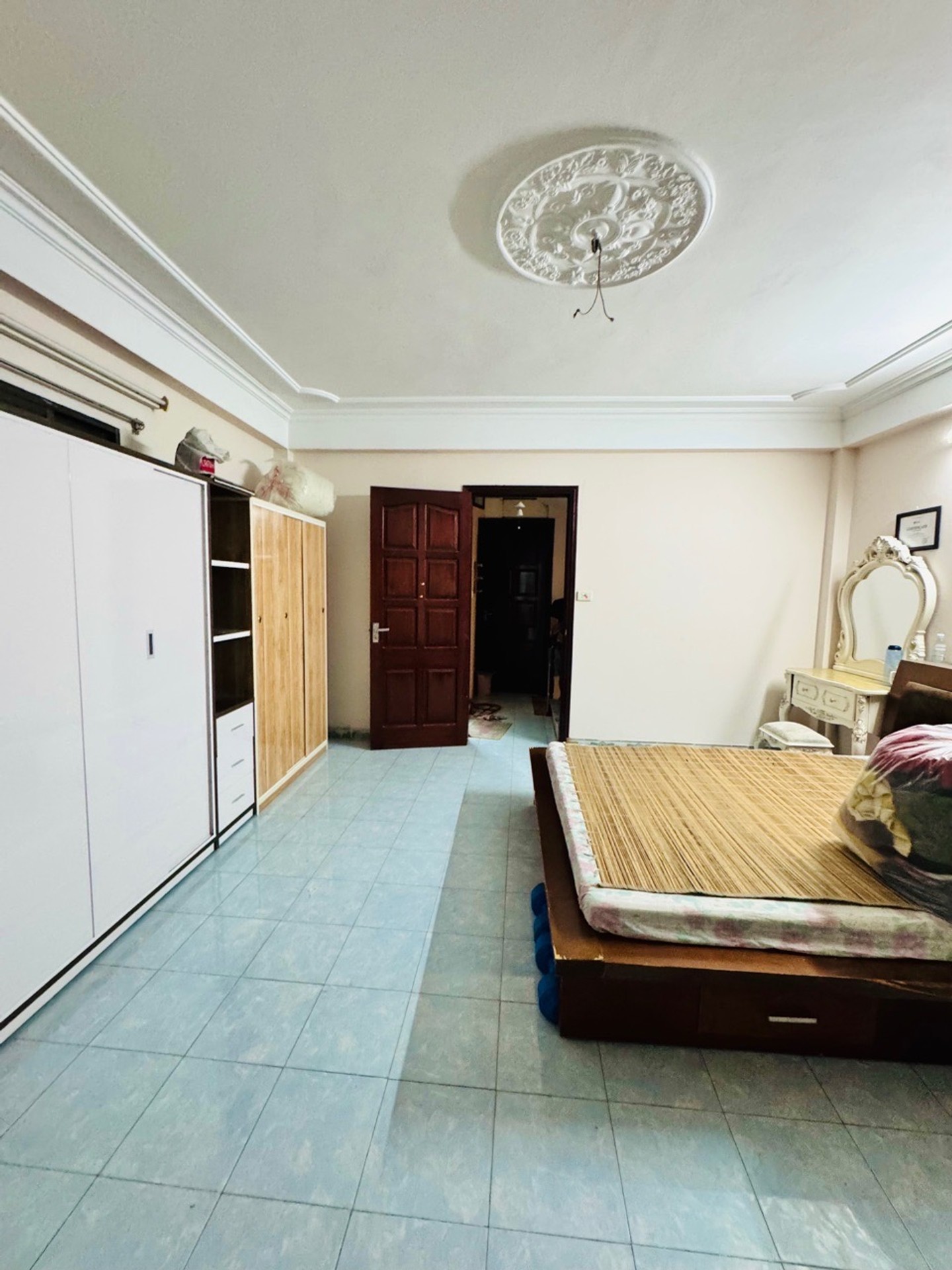 Bán nhà Giải Phóng - diện tích 43m2 5 tầng - Mặt ngõ thông, ô tô đỗ cửa - giá 11,5 tỷ