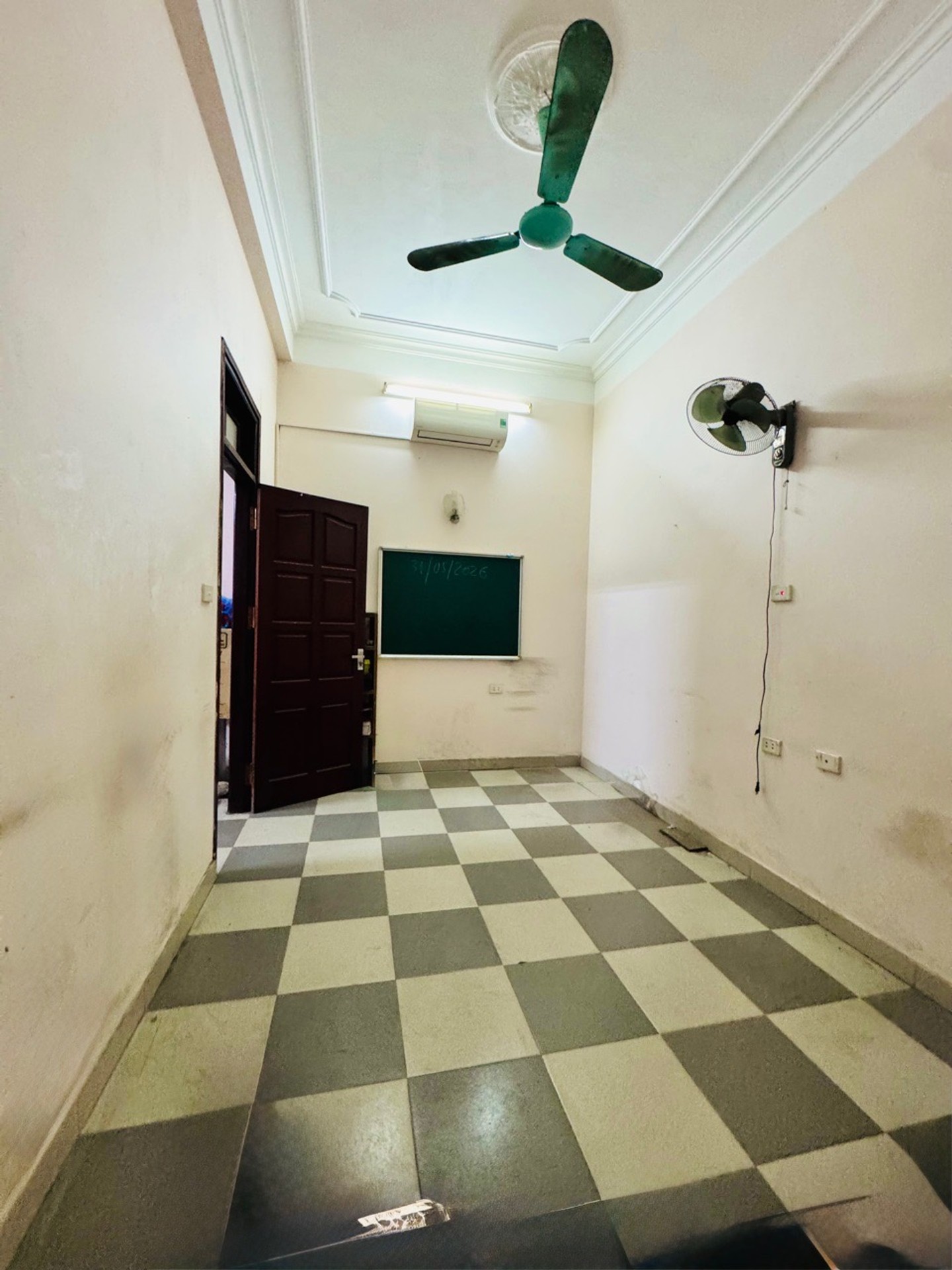 Bán nhà Giải Phóng - diện tích 43m2 5 tầng - Mặt ngõ thông, ô tô đỗ cửa - giá 11,5 tỷ