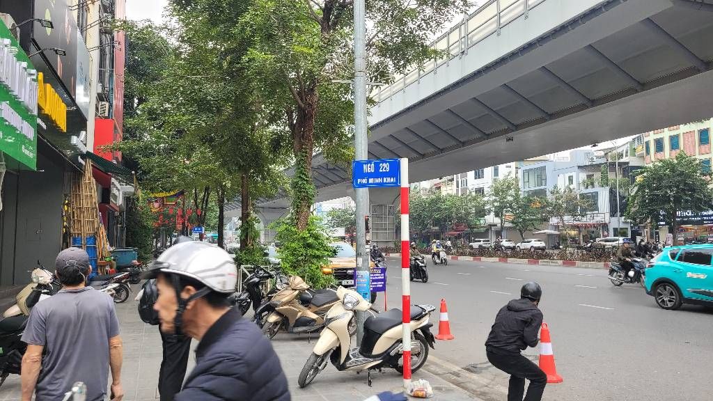 Bán nhà Minh Khai - diện tích 109m2 5 tầng - ô tô vào tận nhà - giá 18,5 tỷ