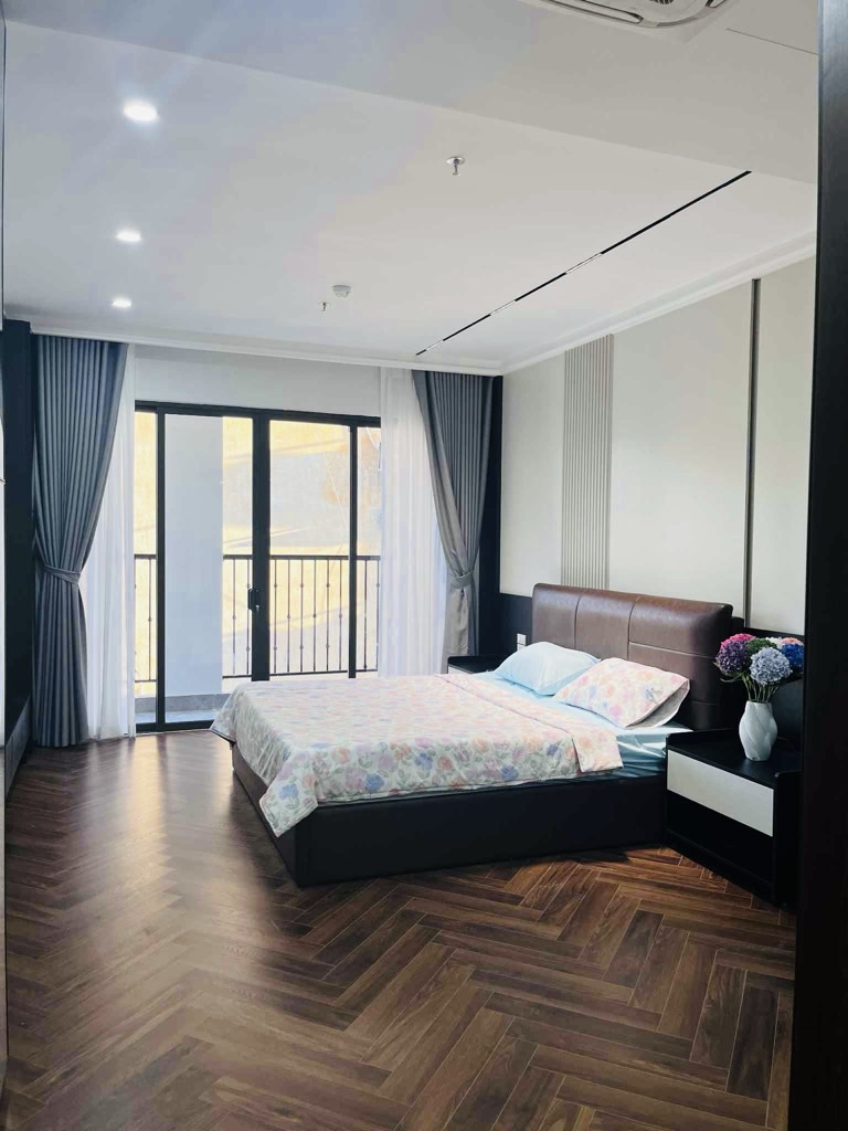 Bán nhà Mạc Thái Tổ - diện tích 50m2 7 tầng - Phân lô phố VIP Cầu Giấy - giá 33,8 tỷ