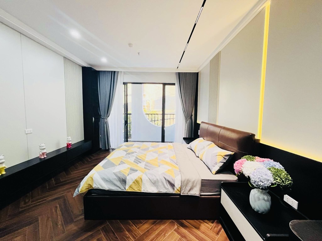 Bán nhà Mạc Thái Tổ - diện tích 50m2 7 tầng - Phân lô phố VIP Cầu Giấy - giá 33,8 tỷ