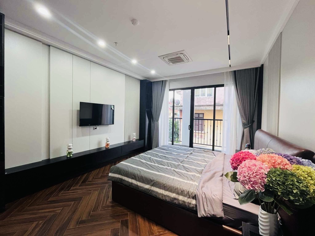 Bán nhà Mạc Thái Tổ - diện tích 50m2 7 tầng - Phân lô phố VIP Cầu Giấy - giá 33,8 tỷ