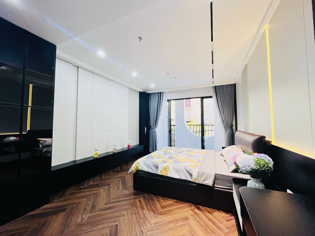 Bán nhà Mạc Thái Tổ - diện tích 50m2 7 tầng - Phân lô phố VIP Cầu Giấy - giá 33,8 tỷ