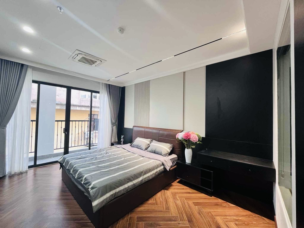 Bán nhà Mạc Thái Tổ - diện tích 50m2 7 tầng - Phân lô phố VIP Cầu Giấy - giá 33,8 tỷ