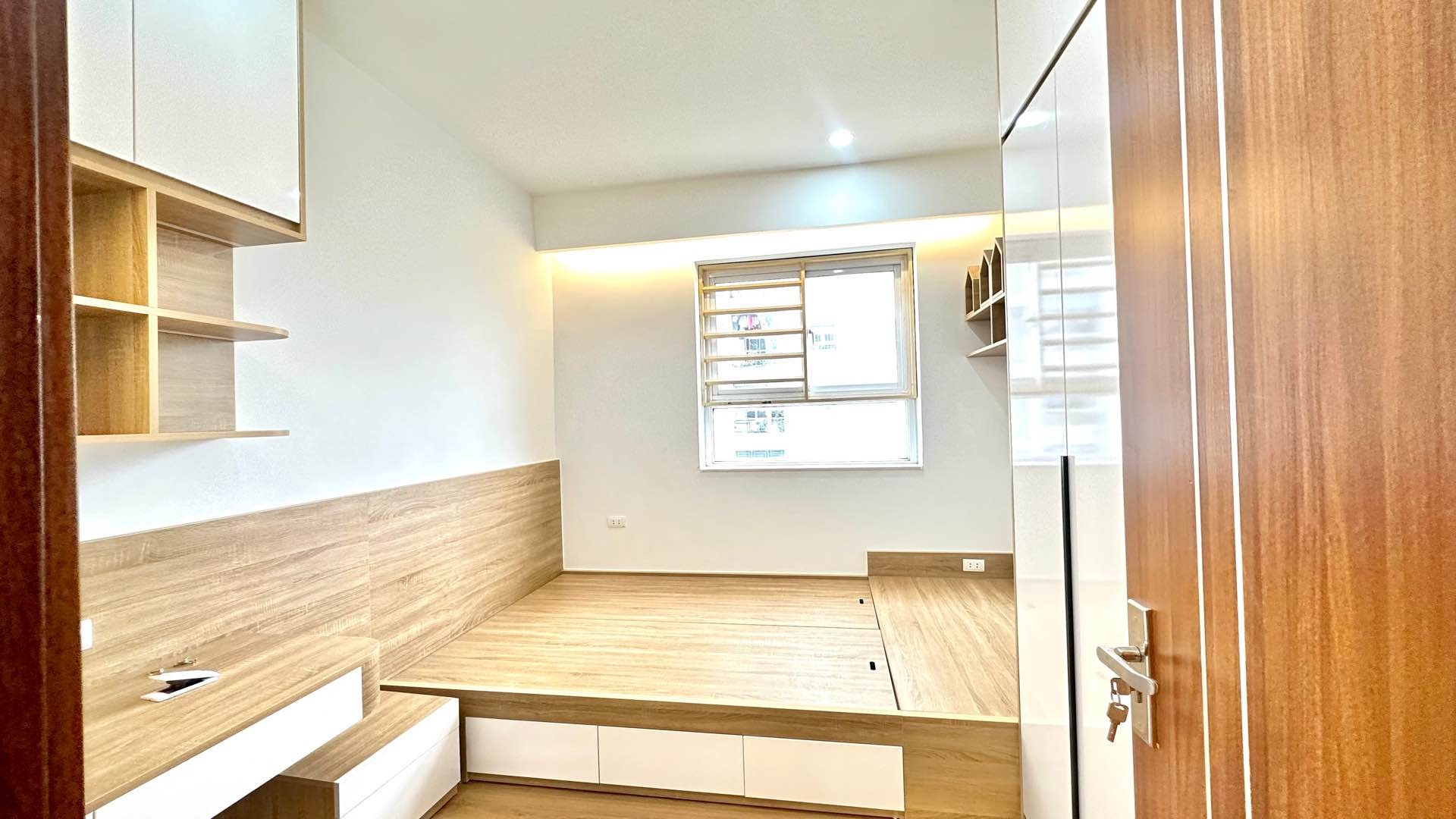 Bán nhà Tam Trinh - diện tích 105m2 1 tầng - Căn hộ 3 ngủ giữa trung tâm - giá 8,3 tỷ