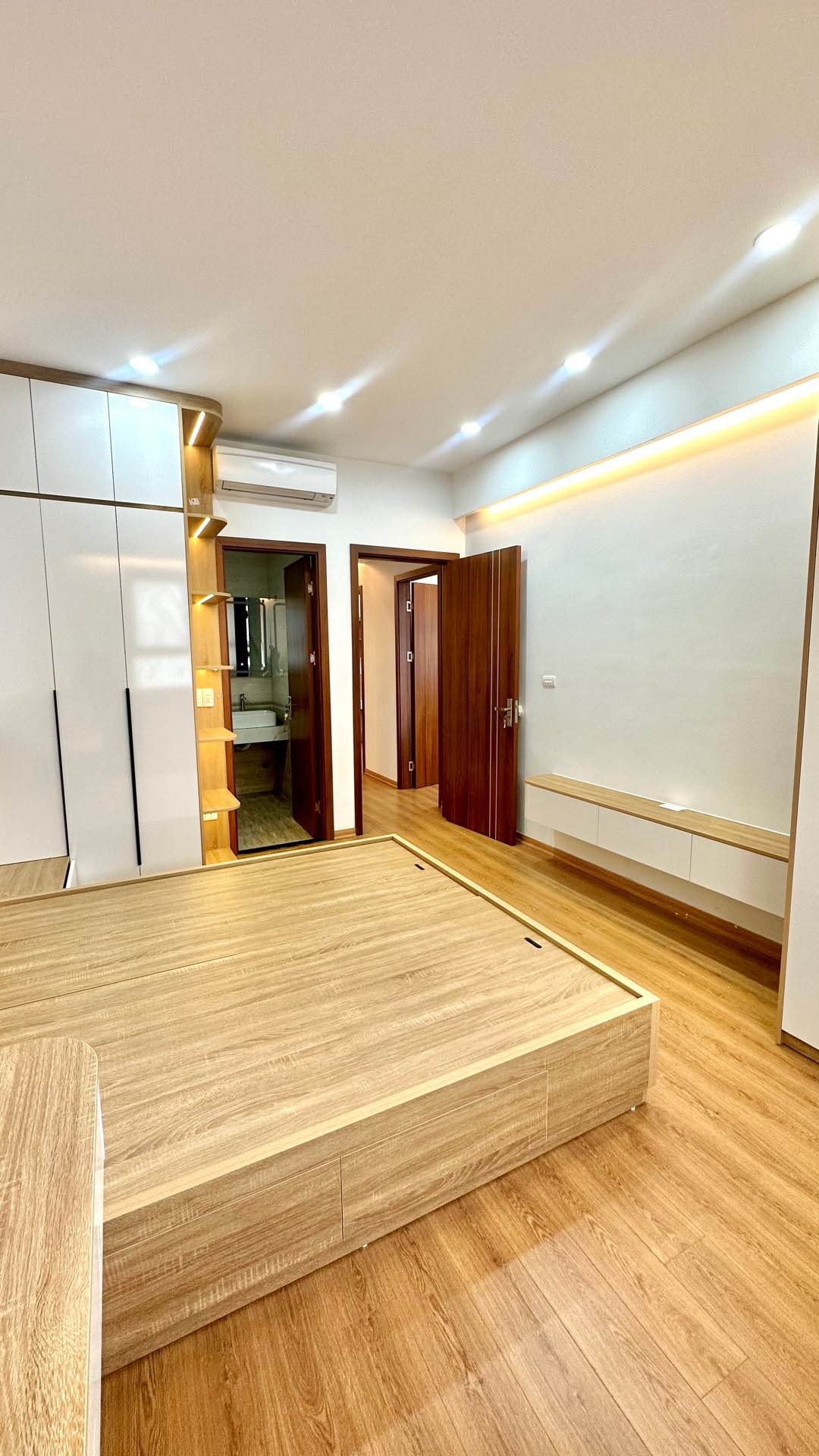 Bán nhà Tam Trinh - diện tích 105m2 1 tầng - Căn hộ 3 ngủ giữa trung tâm - giá 8,3 tỷ