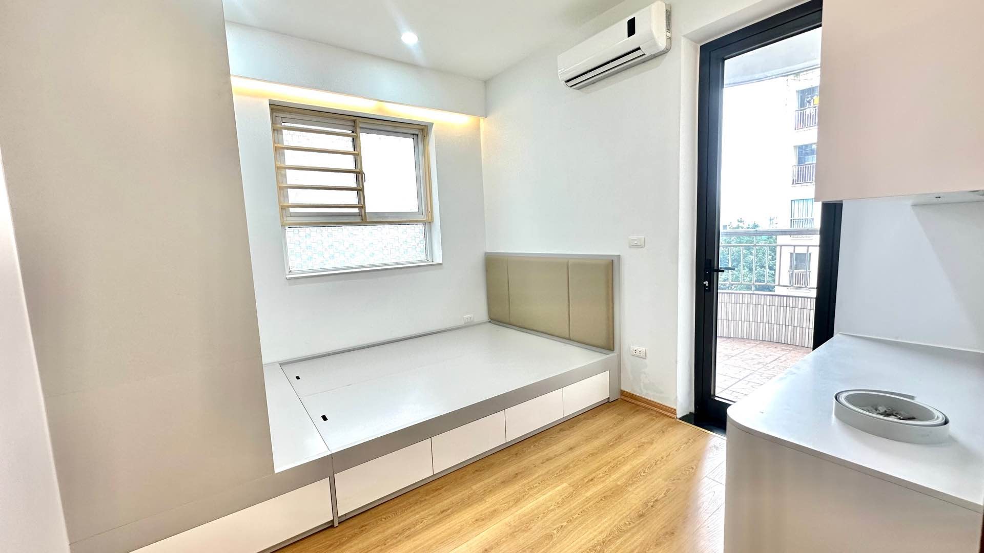 Bán nhà Tam Trinh - diện tích 105m2 1 tầng - Căn hộ 3 ngủ giữa trung tâm - giá 8,3 tỷ