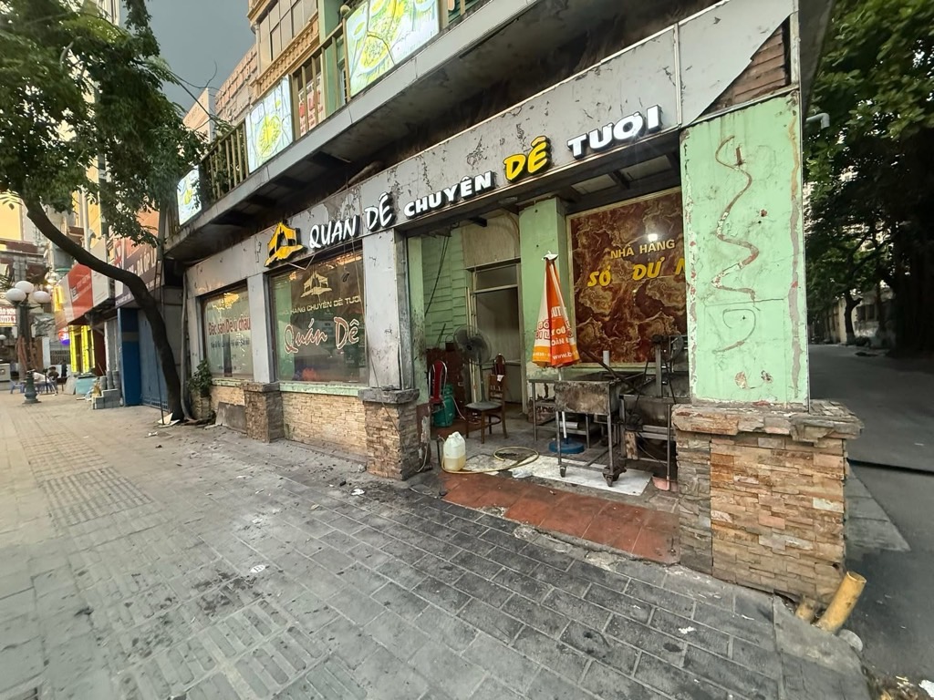 Bán nhà Khuất Duy Tiến - diện tích 191m2 4 tầng - Lô góc, 1 mặt phố 1 mặt ngõ ô tô tránh - giá 69 tỷ