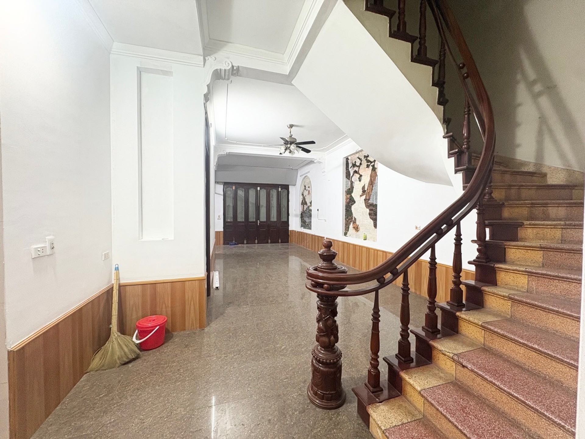 Bán nhà Yên Sở - diện tích 107m2 3 tầng - Ô TÔ TRÁNH - giá 33,6 tỷ