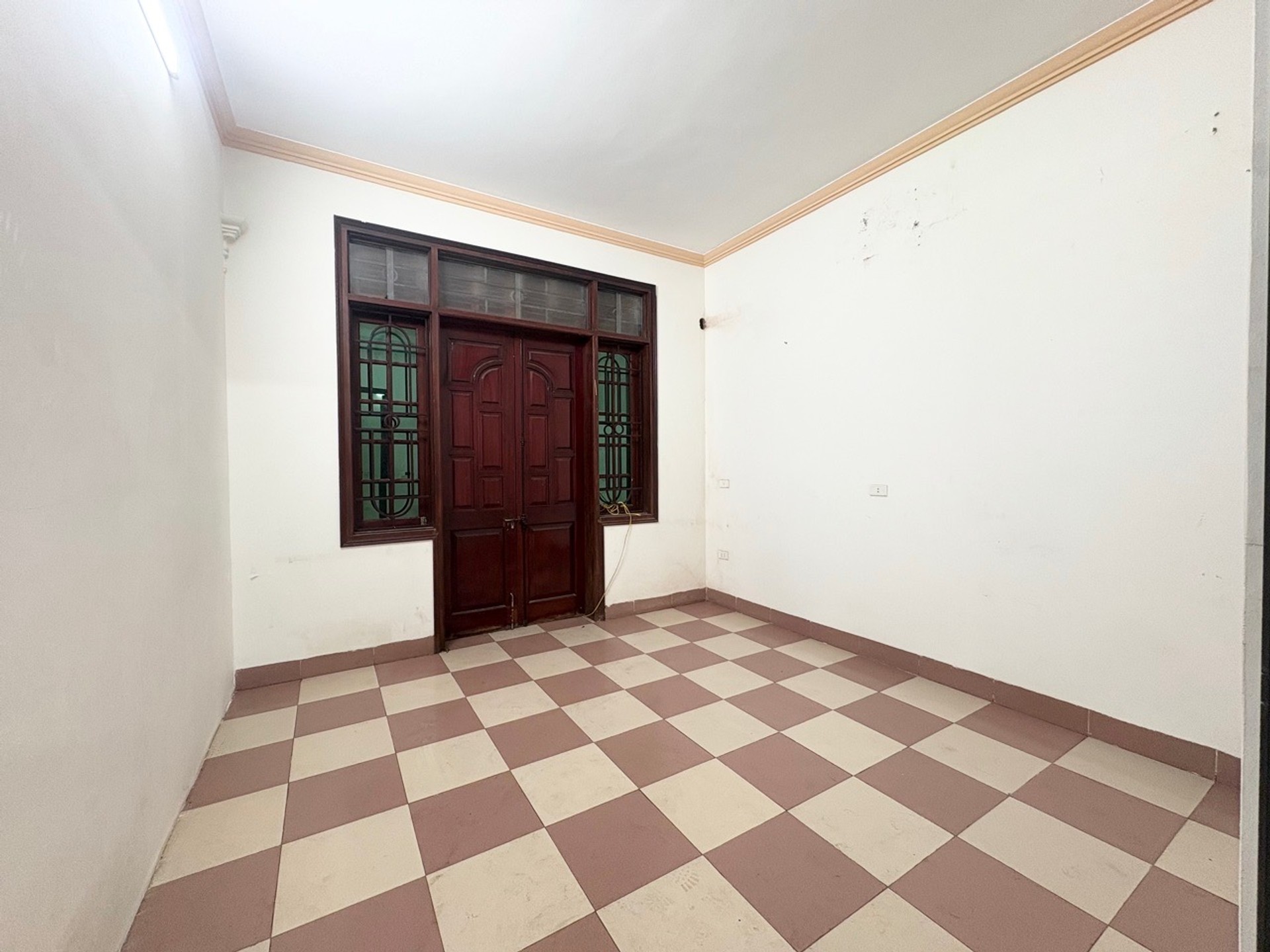 Bán nhà Yên Sở - diện tích 107m2 3 tầng - Ô TÔ TRÁNH - giá 33,6 tỷ