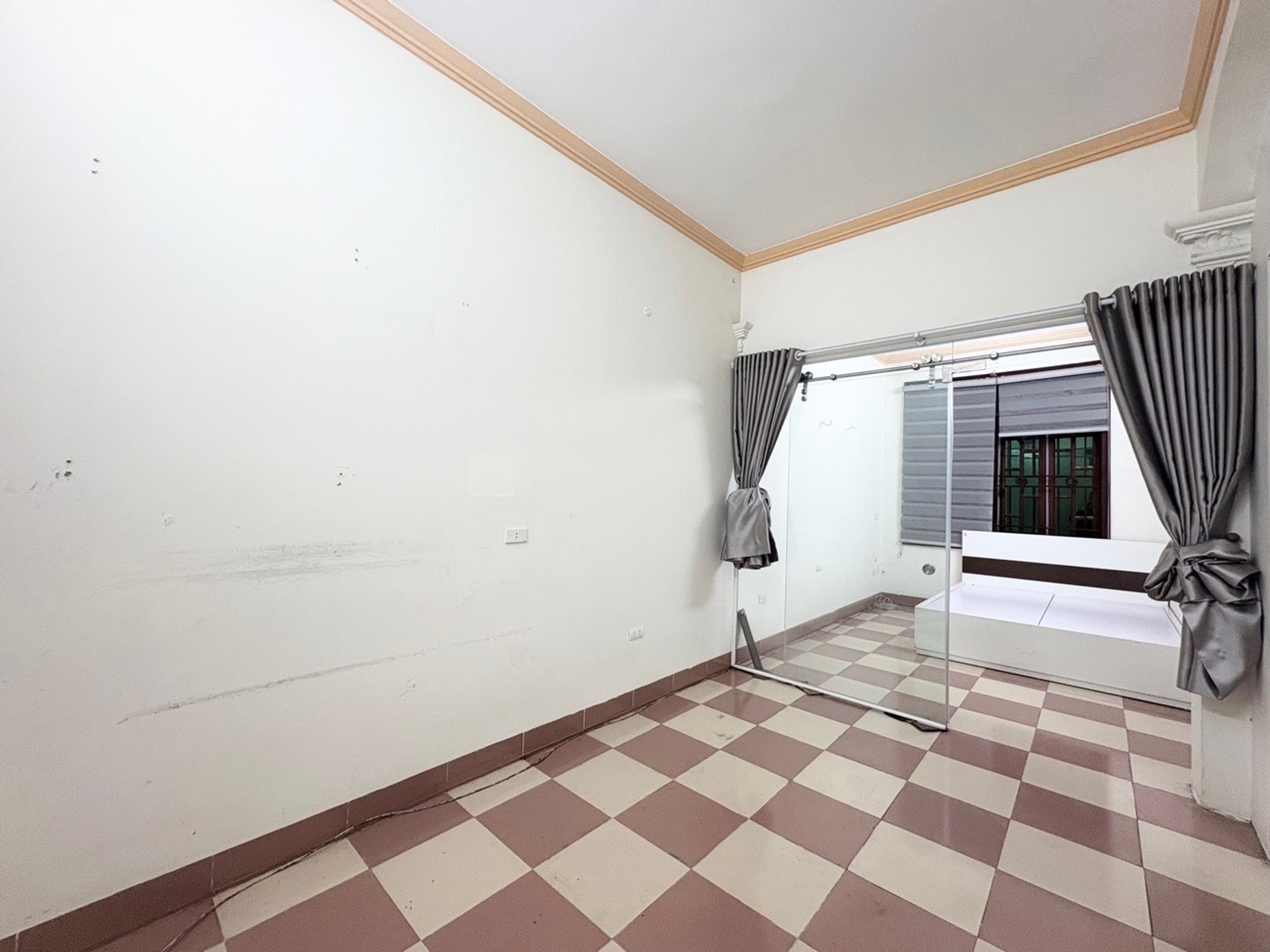 Bán nhà Yên Sở - diện tích 107m2 3 tầng - Ô TÔ TRÁNH - giá 33,6 tỷ