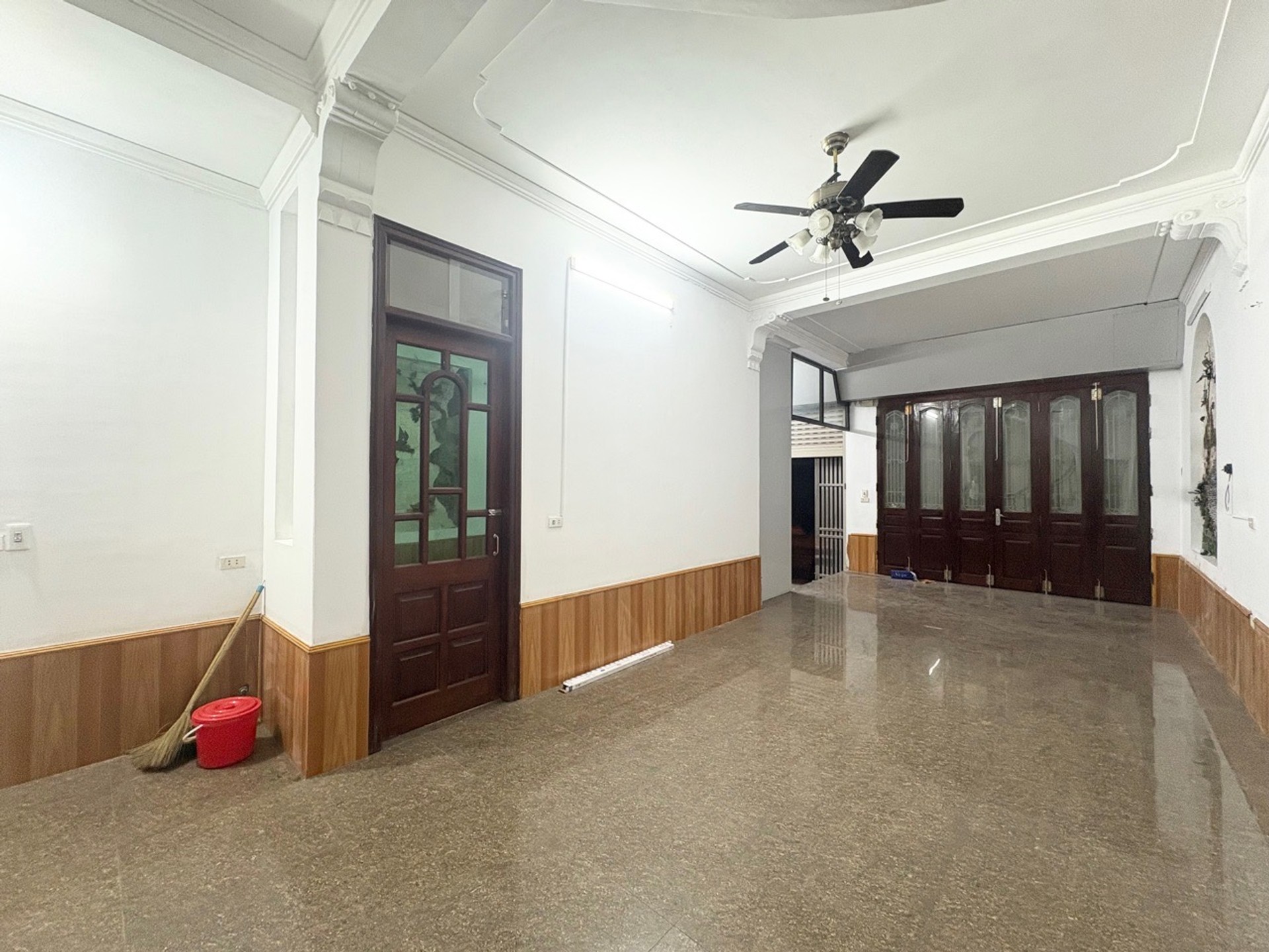 Bán nhà Yên Sở - diện tích 107m2 3 tầng - Ô TÔ TRÁNH - giá 33,6 tỷ