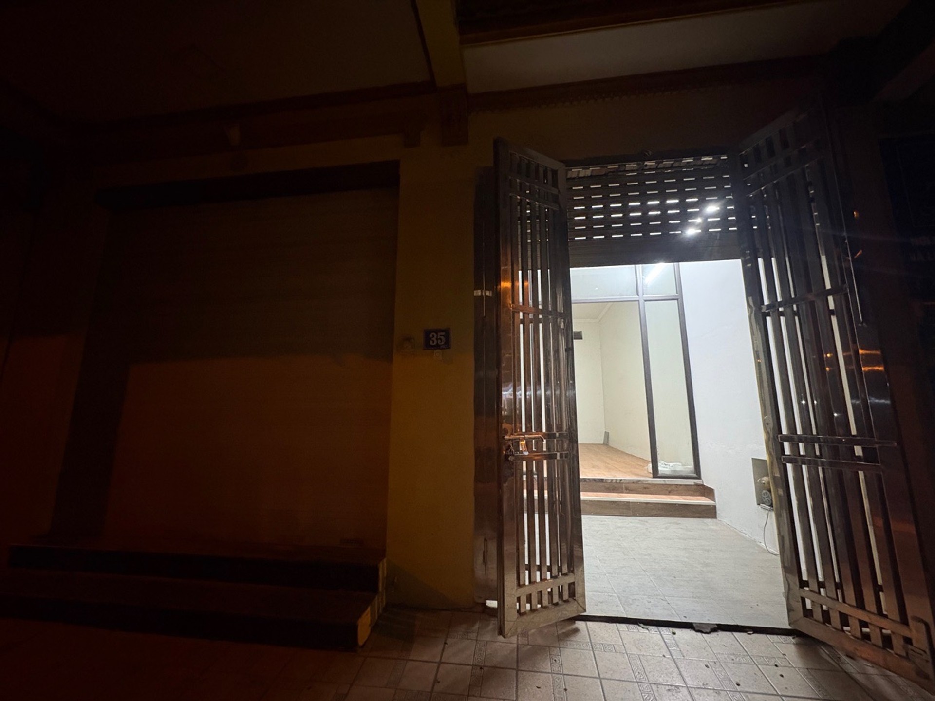 Bán nhà Yên Sở - diện tích 107m2 3 tầng - Ô TÔ TRÁNH - giá 33,6 tỷ