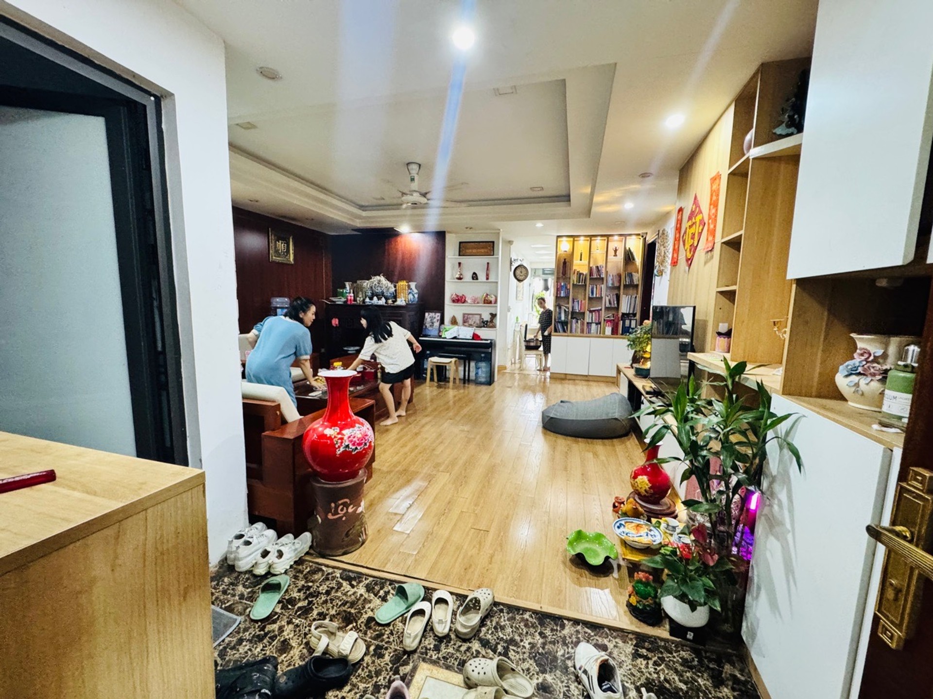 Bán nhà Minh Khai - diện tích 98m2 5 tầng - Tiện ích khỏi bàn - giá 8 tỷ