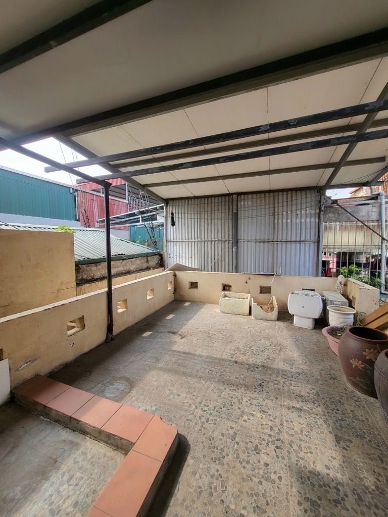 Bán nhà Giáp Bát - diện tích 98.5m2 4 tầng - Ô tô vào trong nhà - giá 25,5 tỷ