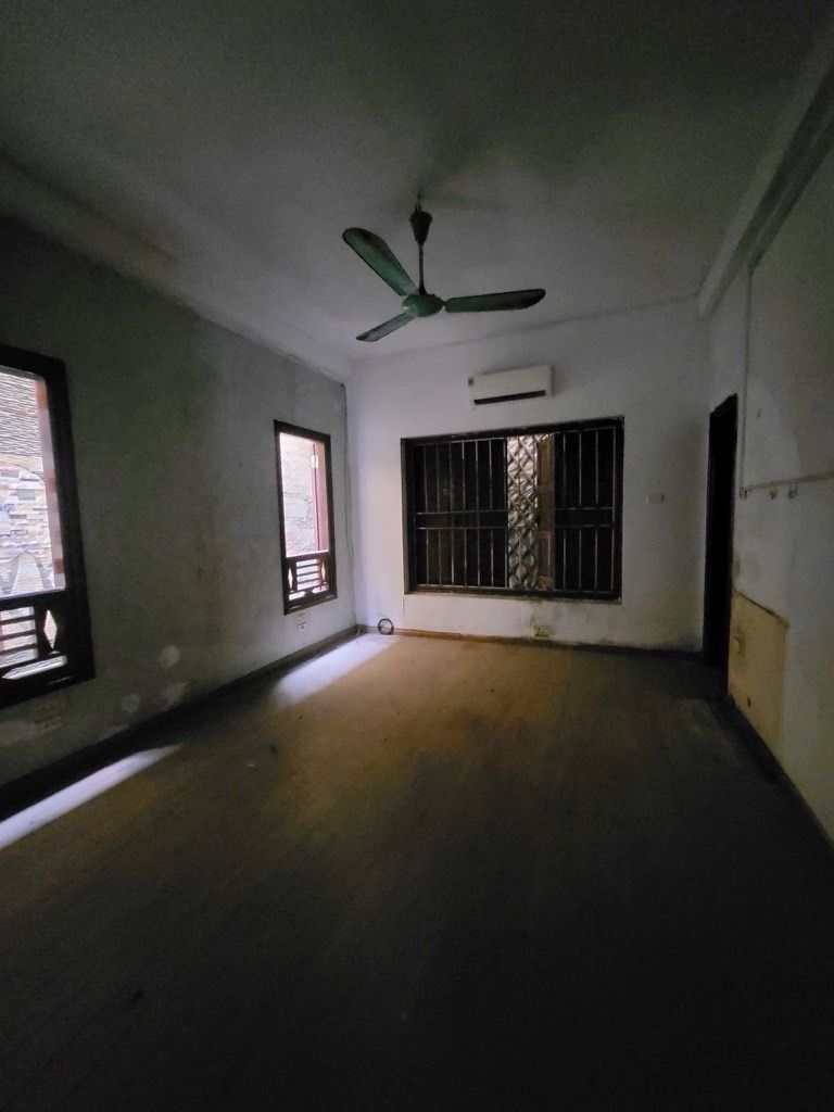 Bán nhà Giáp Bát - diện tích 98.5m2 4 tầng - Ô tô vào trong nhà - giá 25,5 tỷ