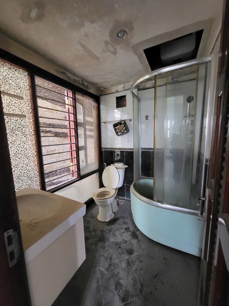 Bán nhà Giáp Bát - diện tích 98.5m2 4 tầng - Ô tô vào trong nhà - giá 25,5 tỷ